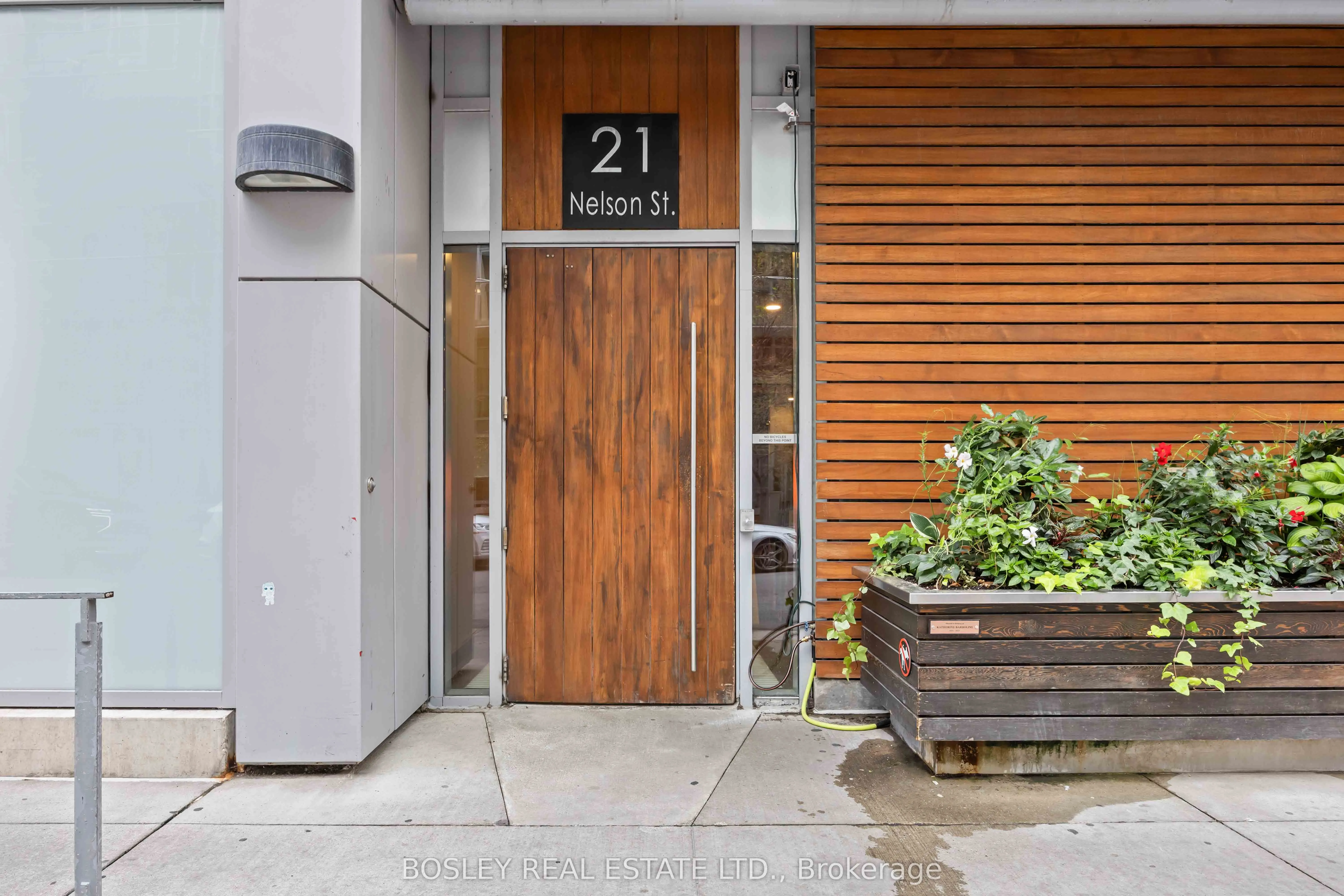 21 Nelson Street, #512