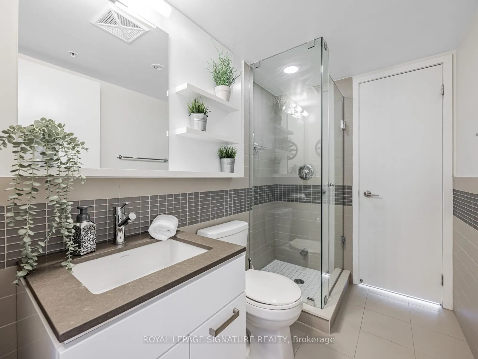 295 Adelaide Street W, #1804