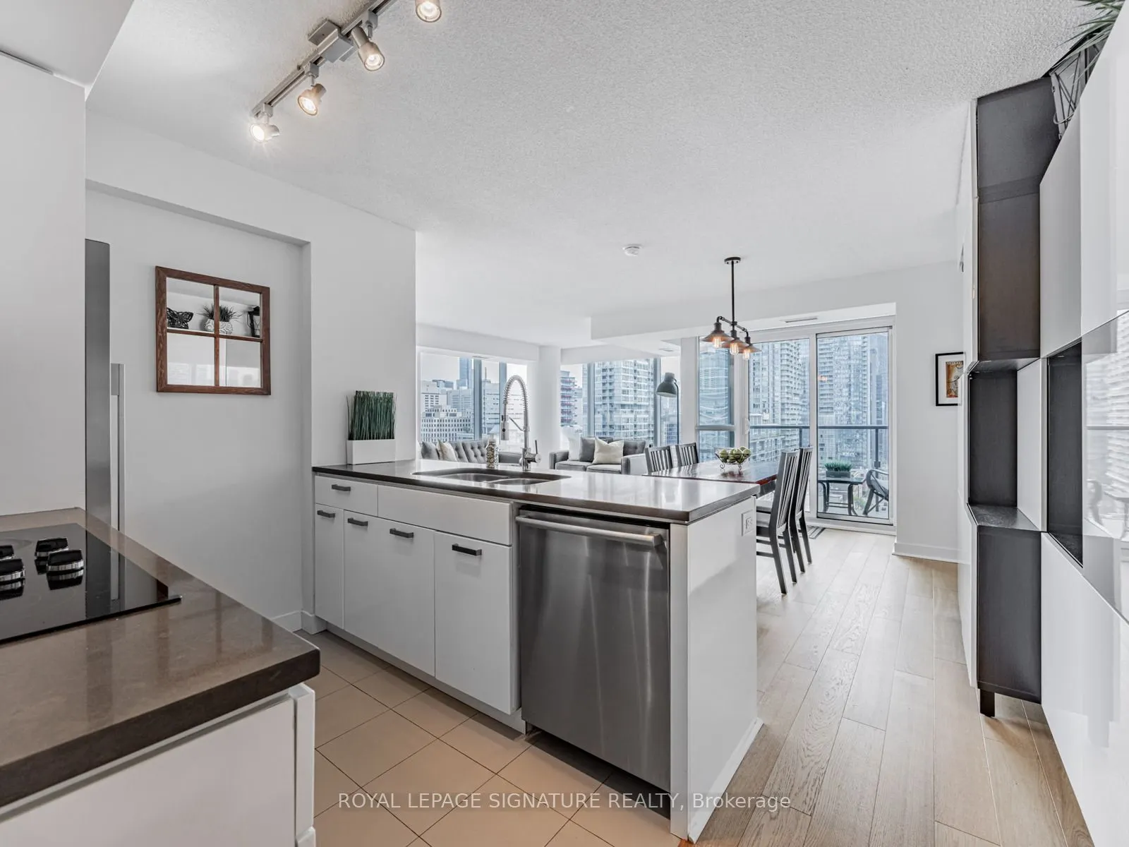 295 Adelaide Street W, #1804