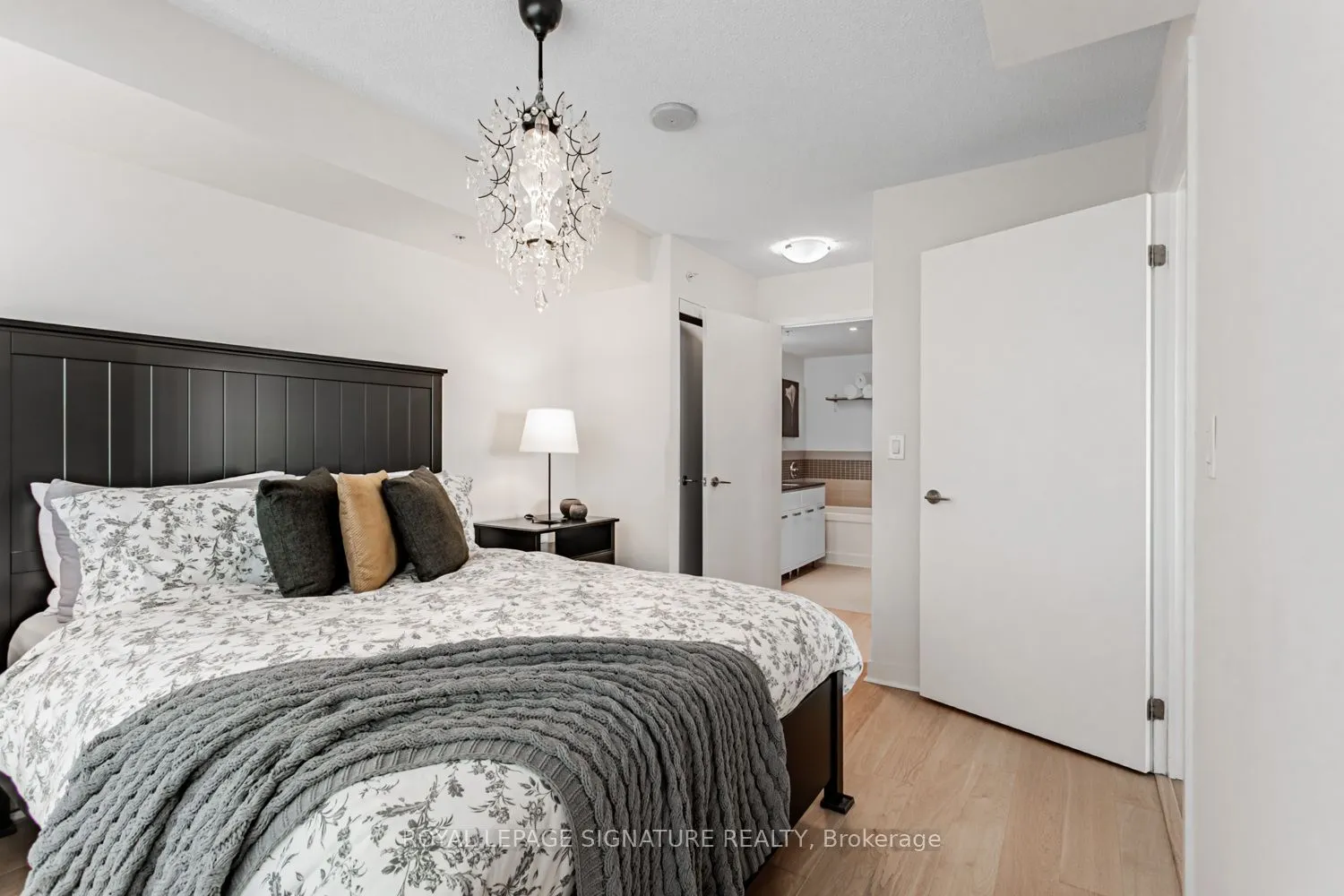 295 Adelaide Street W, #1804