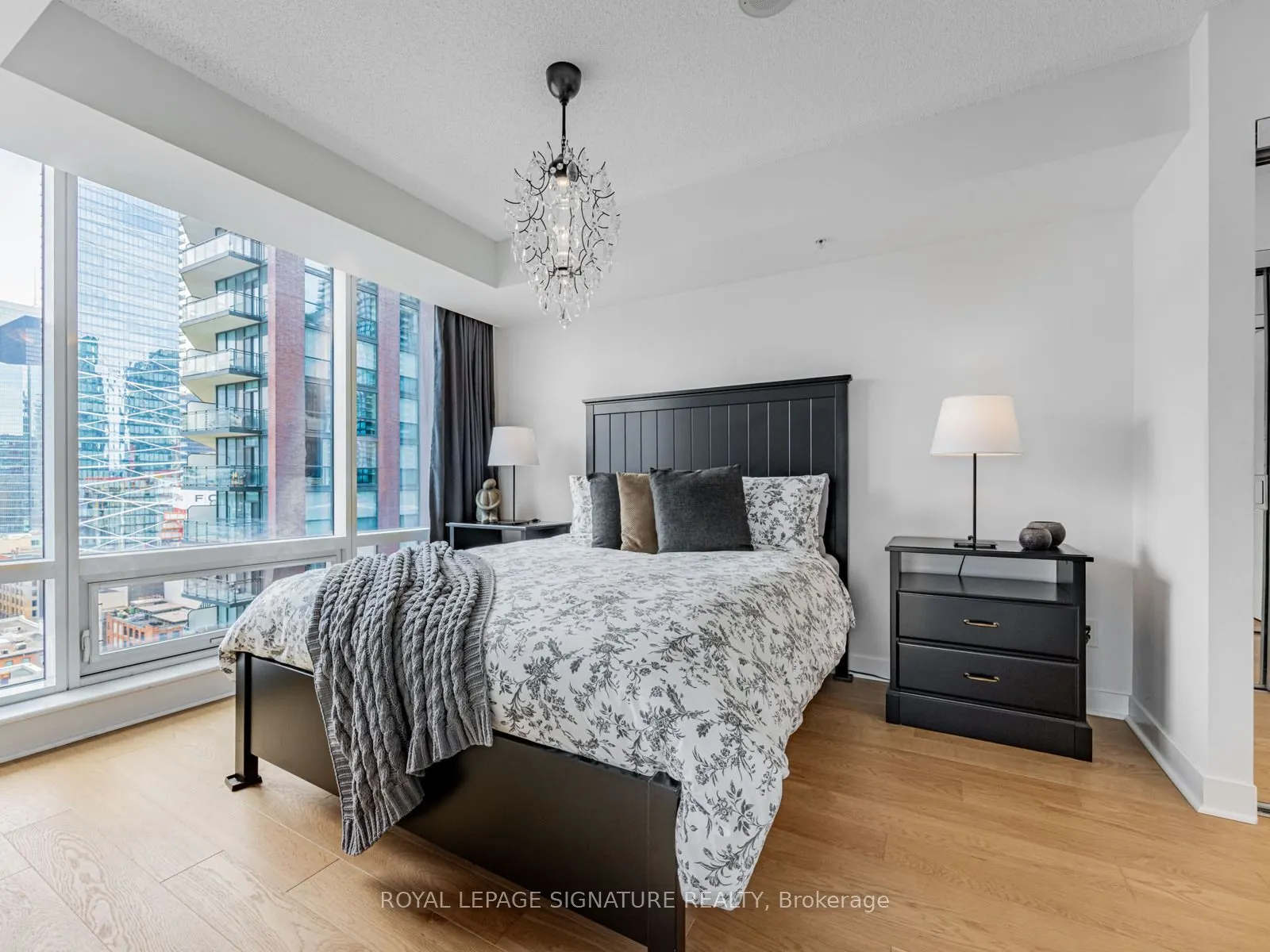 295 Adelaide Street W, #1804