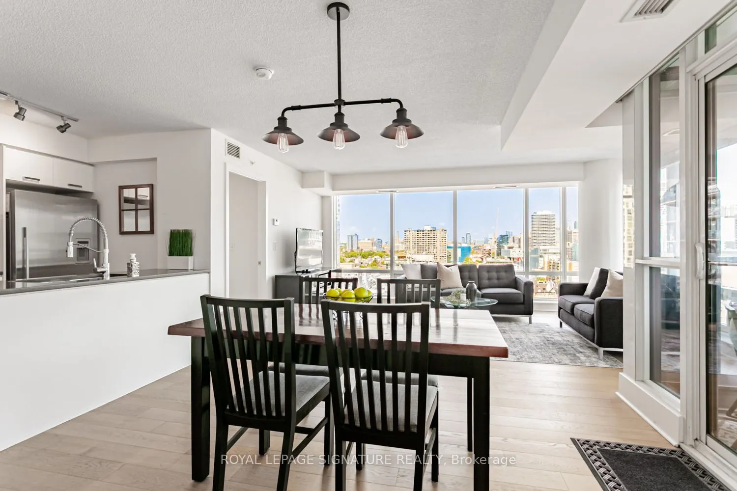 295 Adelaide Street W, #1804
