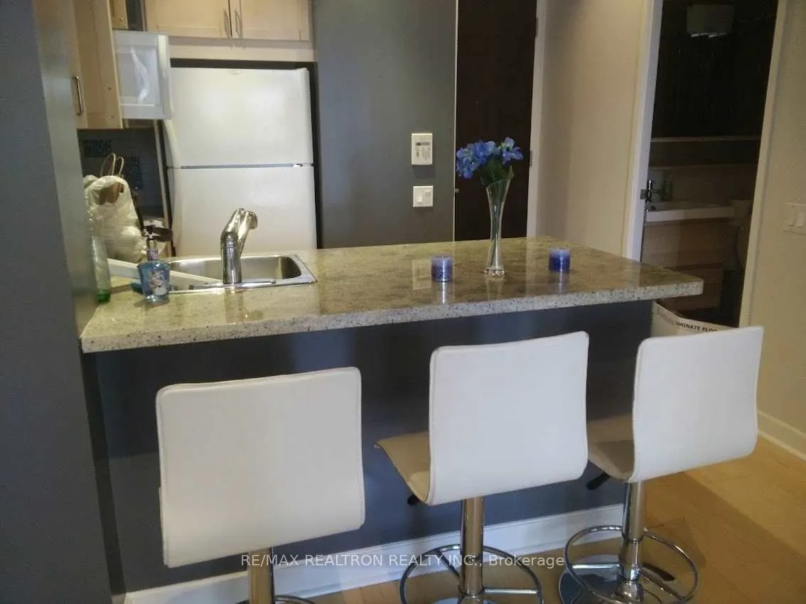 85 Bloor Street E, #1603