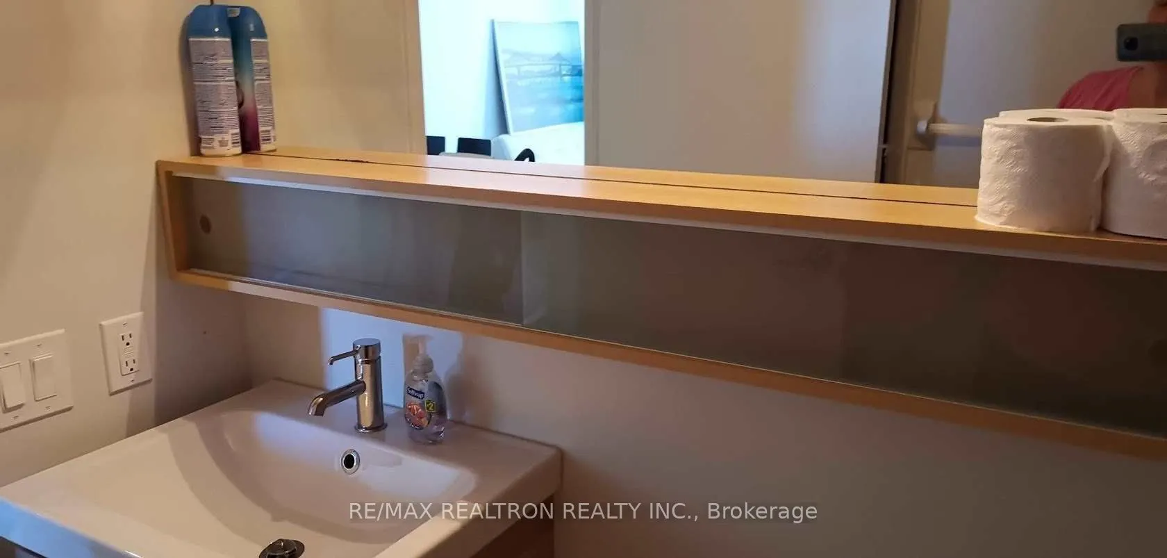 85 Bloor Street E, #1603