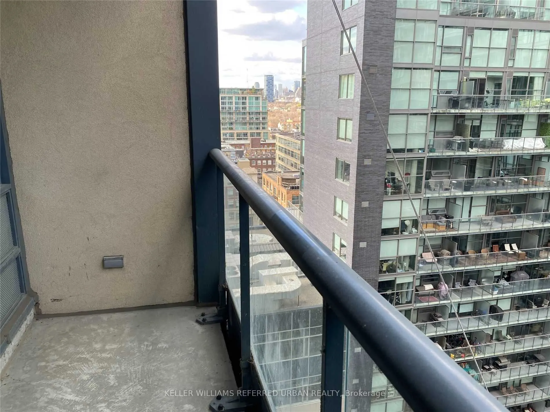 438 King Street W, #1401
