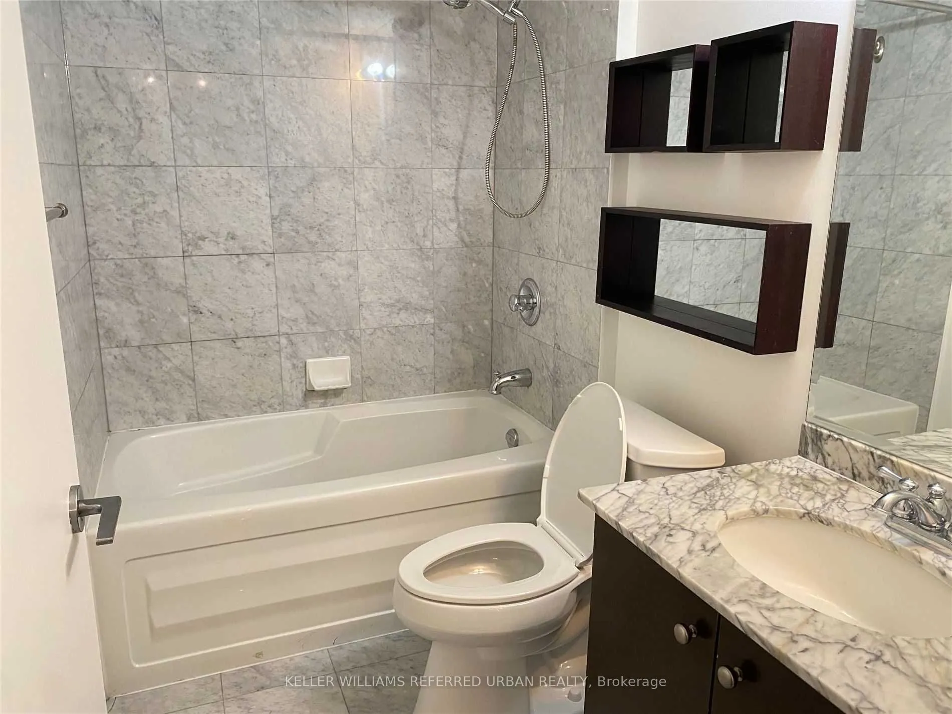 438 King Street W, #1401