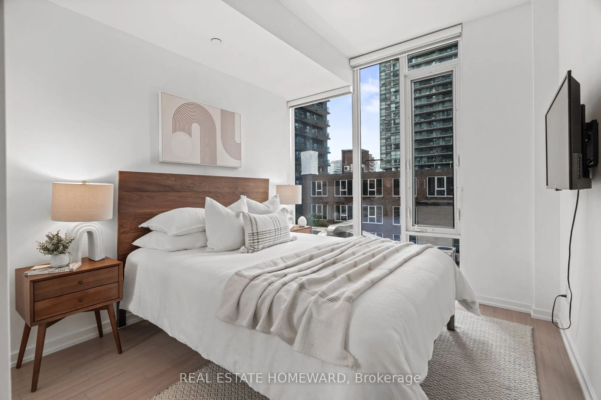 101 Peter Street, #606