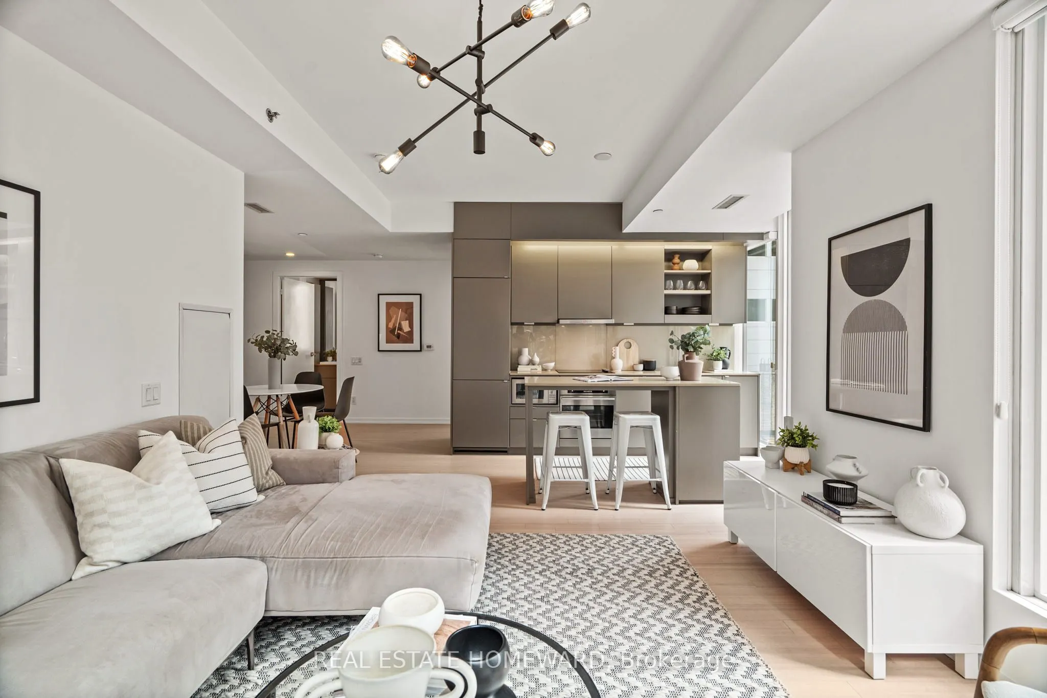 101 Peter Street, #606