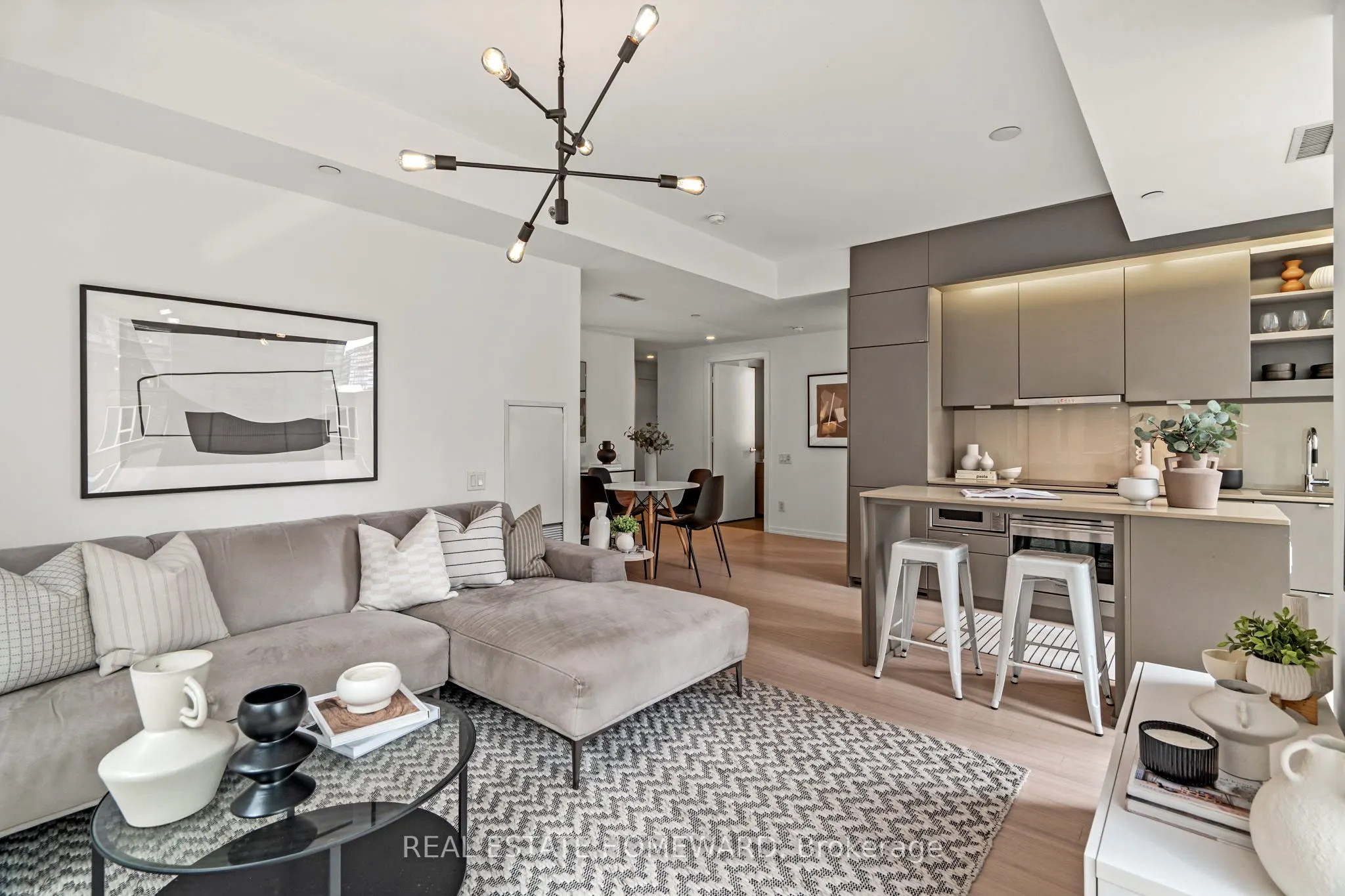 101 Peter Street, #606