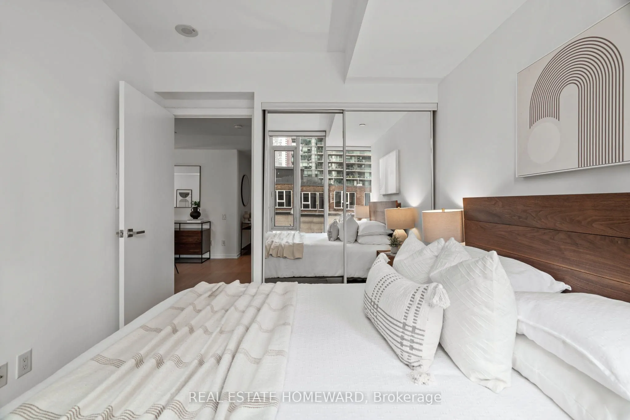 101 Peter Street, #606