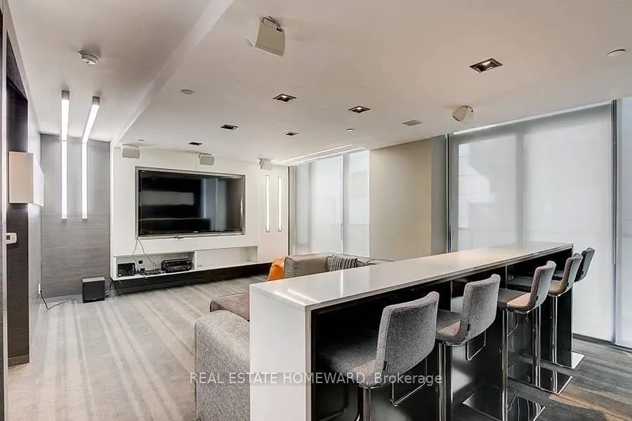 101 Peter Street, #606