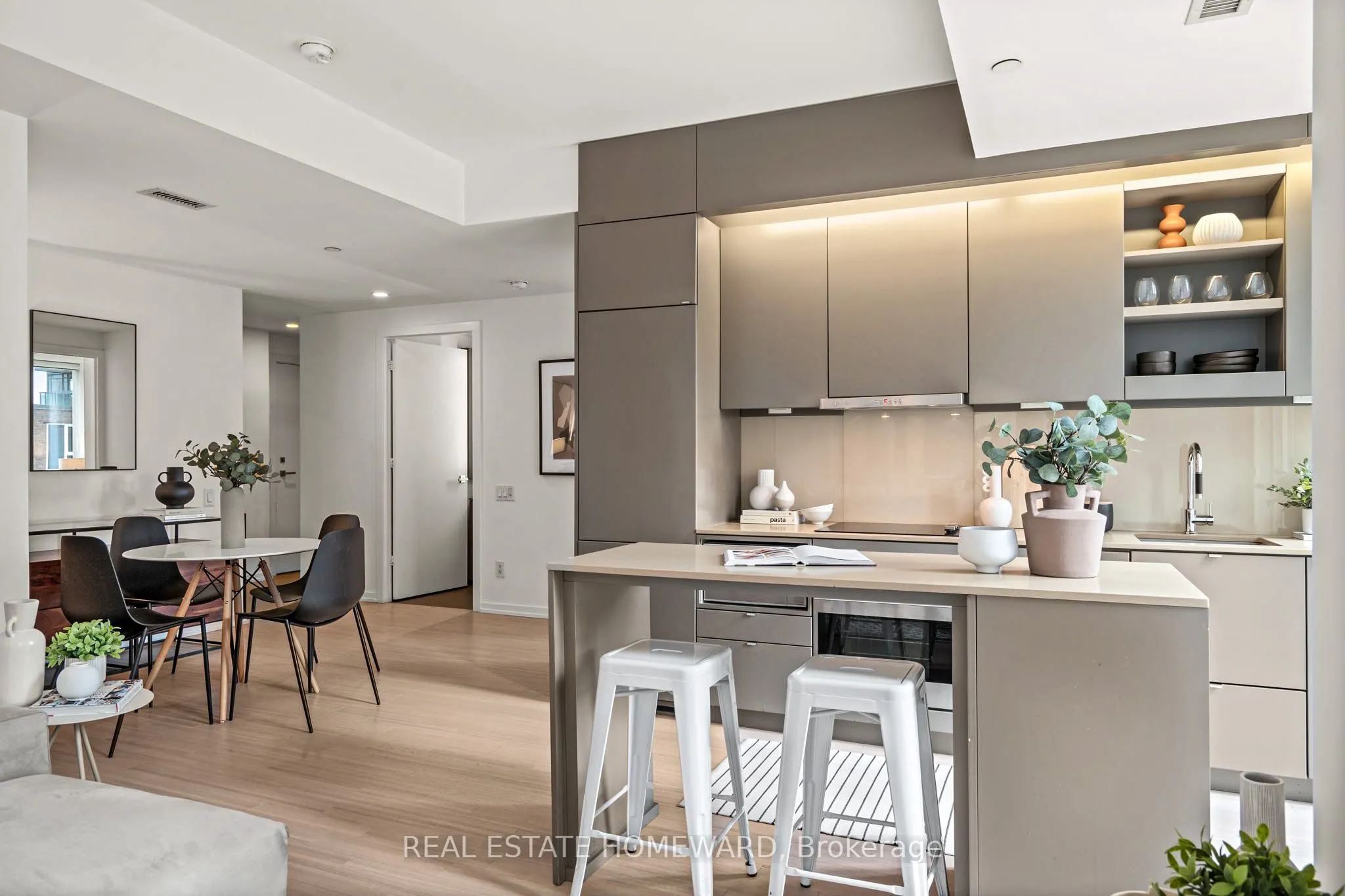 101 Peter Street, #606