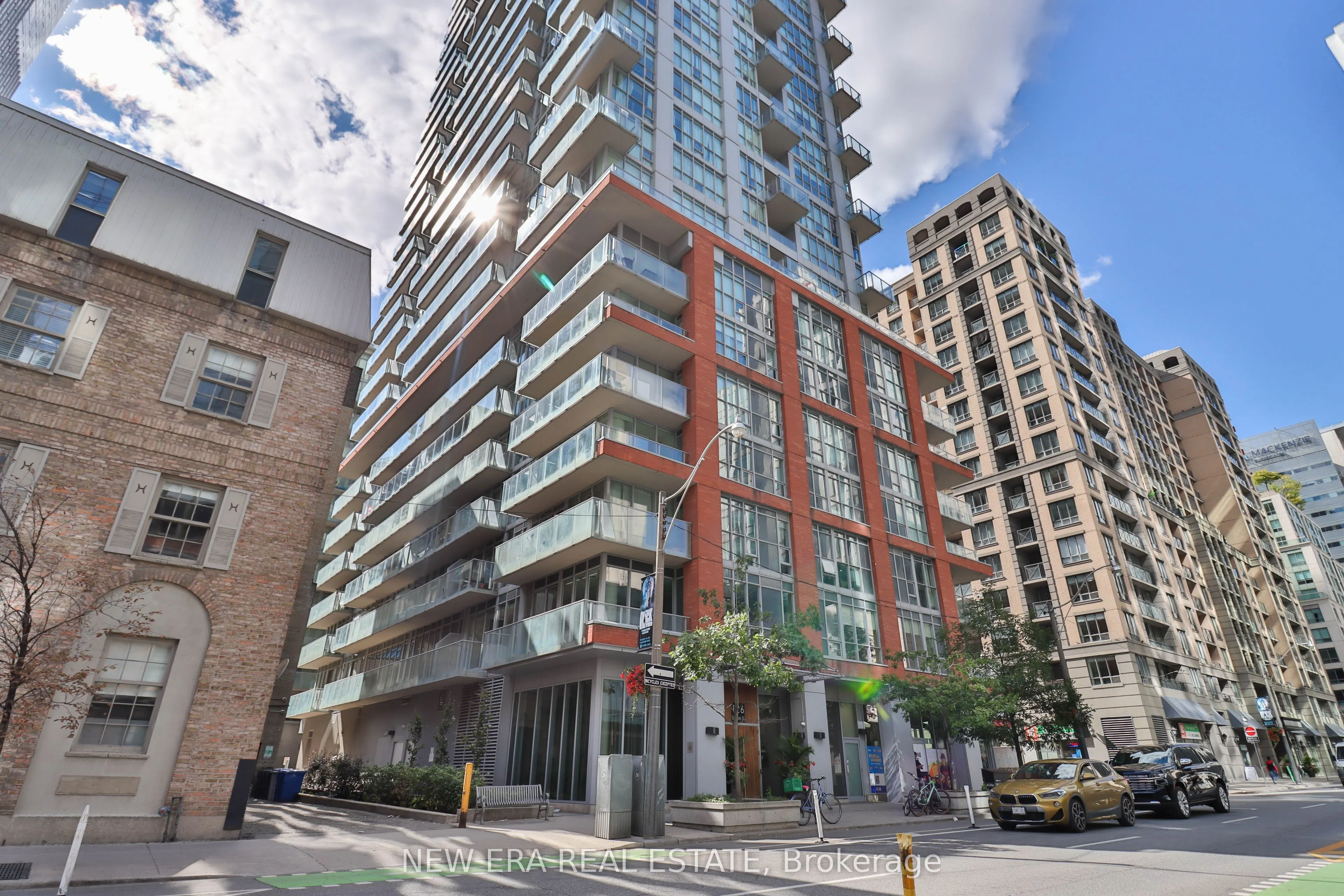 126 Simcoe Street, #411