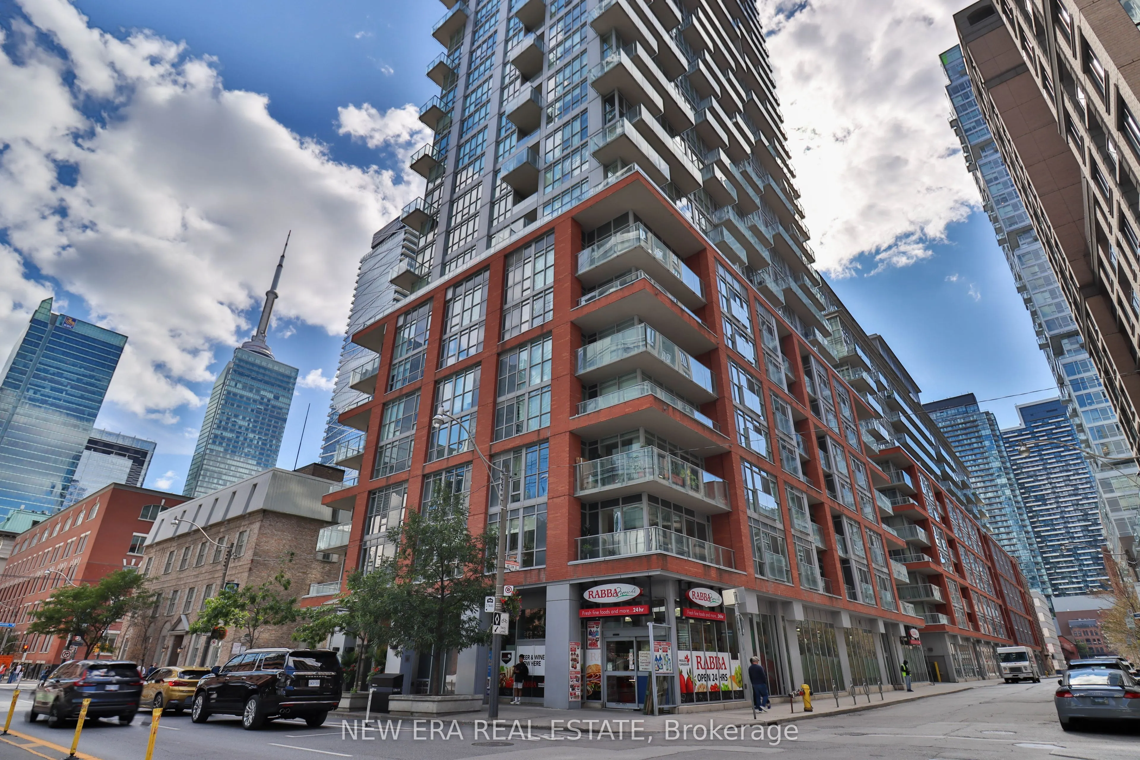 126 Simcoe Street, #411