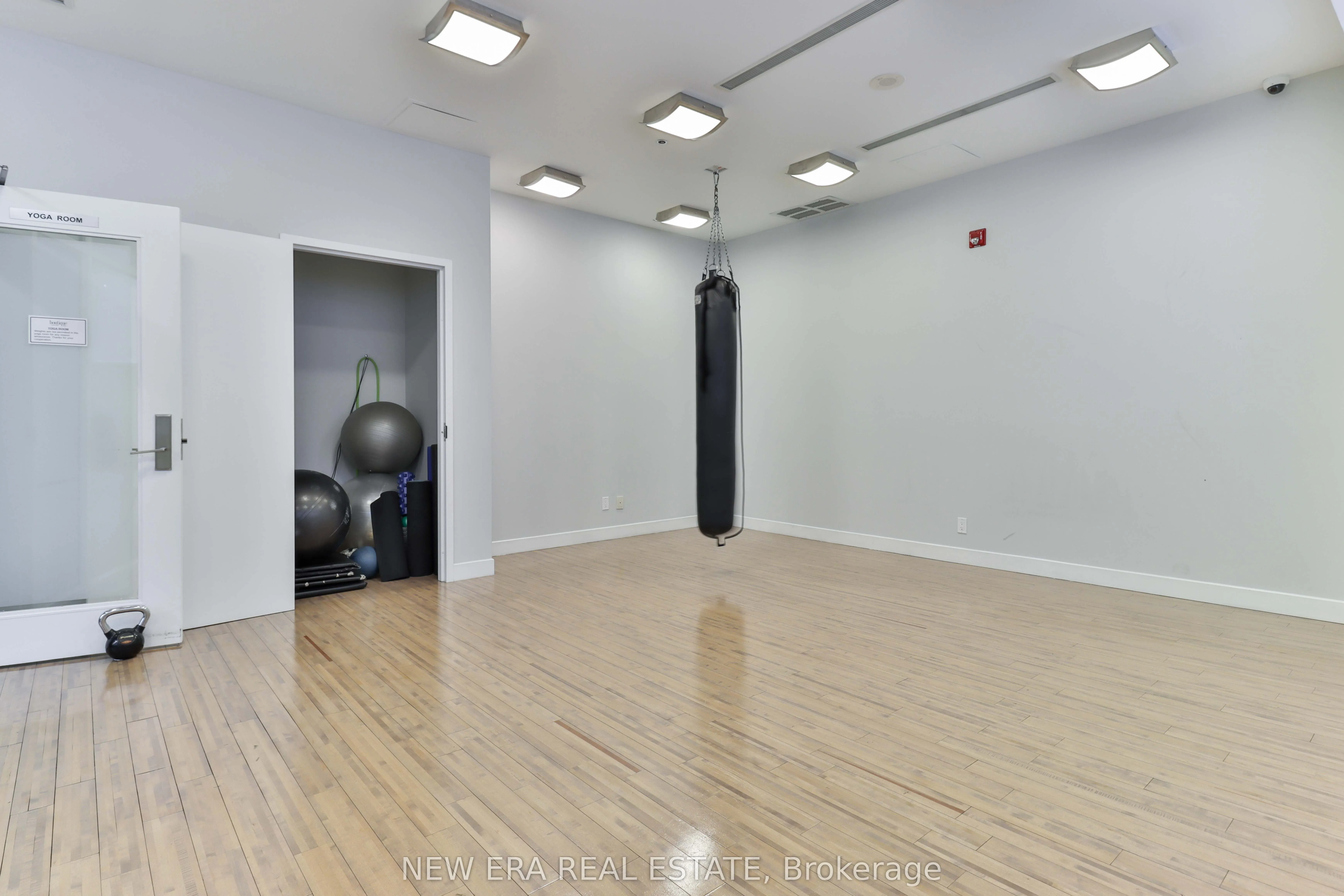 126 Simcoe Street, #411