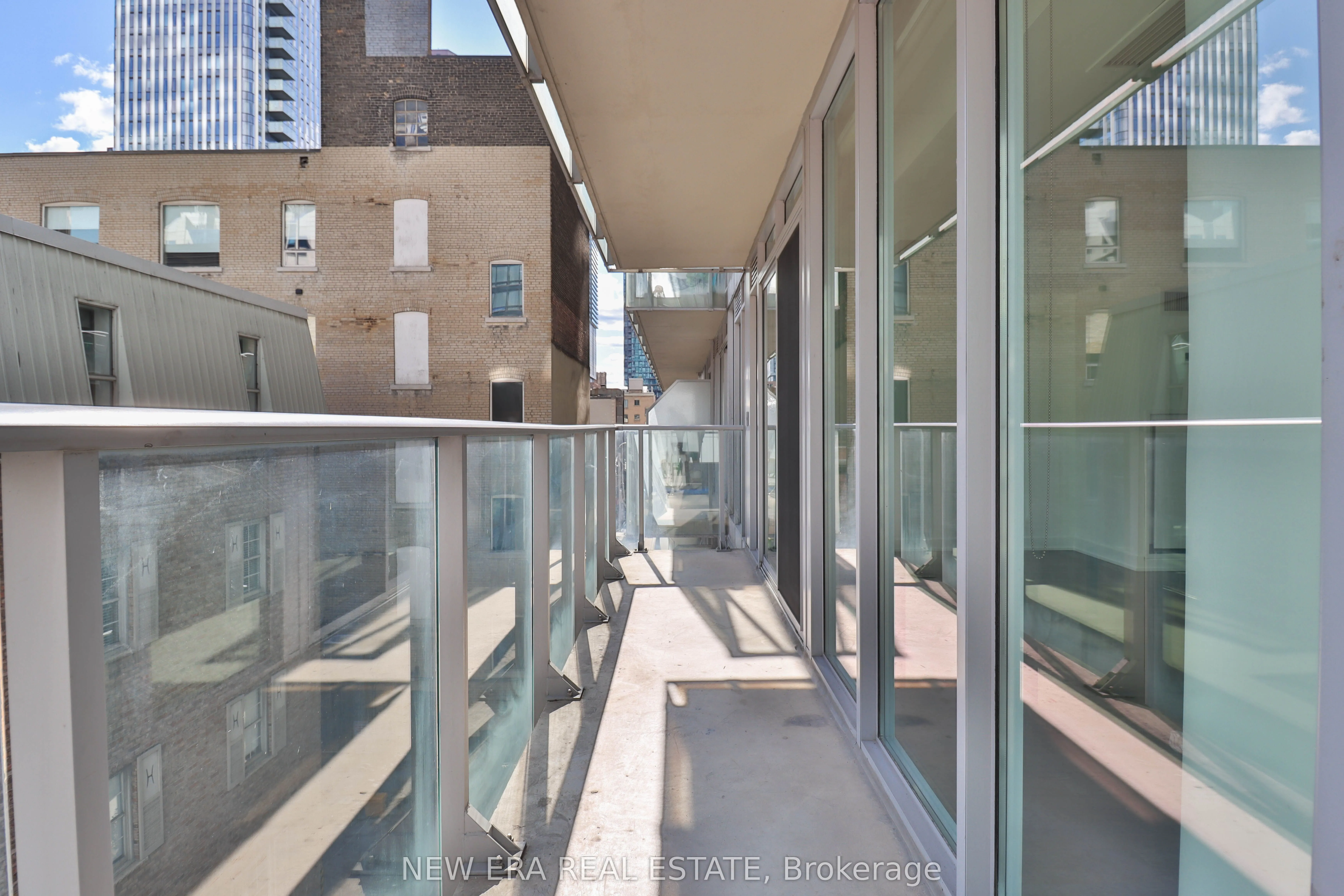 126 Simcoe Street, #411