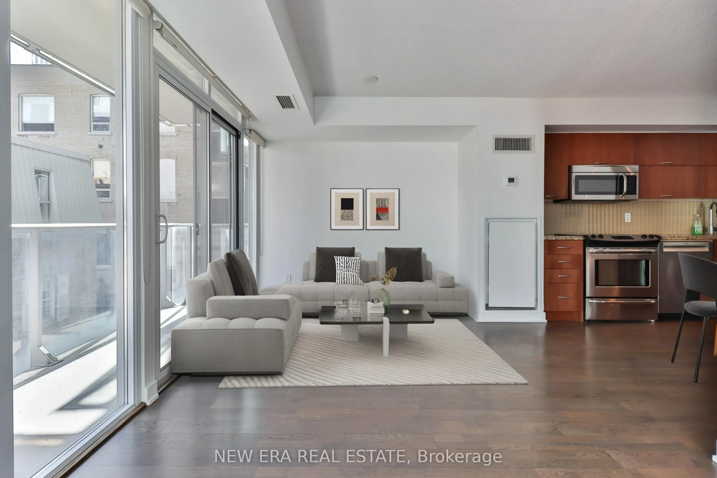 126 Simcoe Street, #411