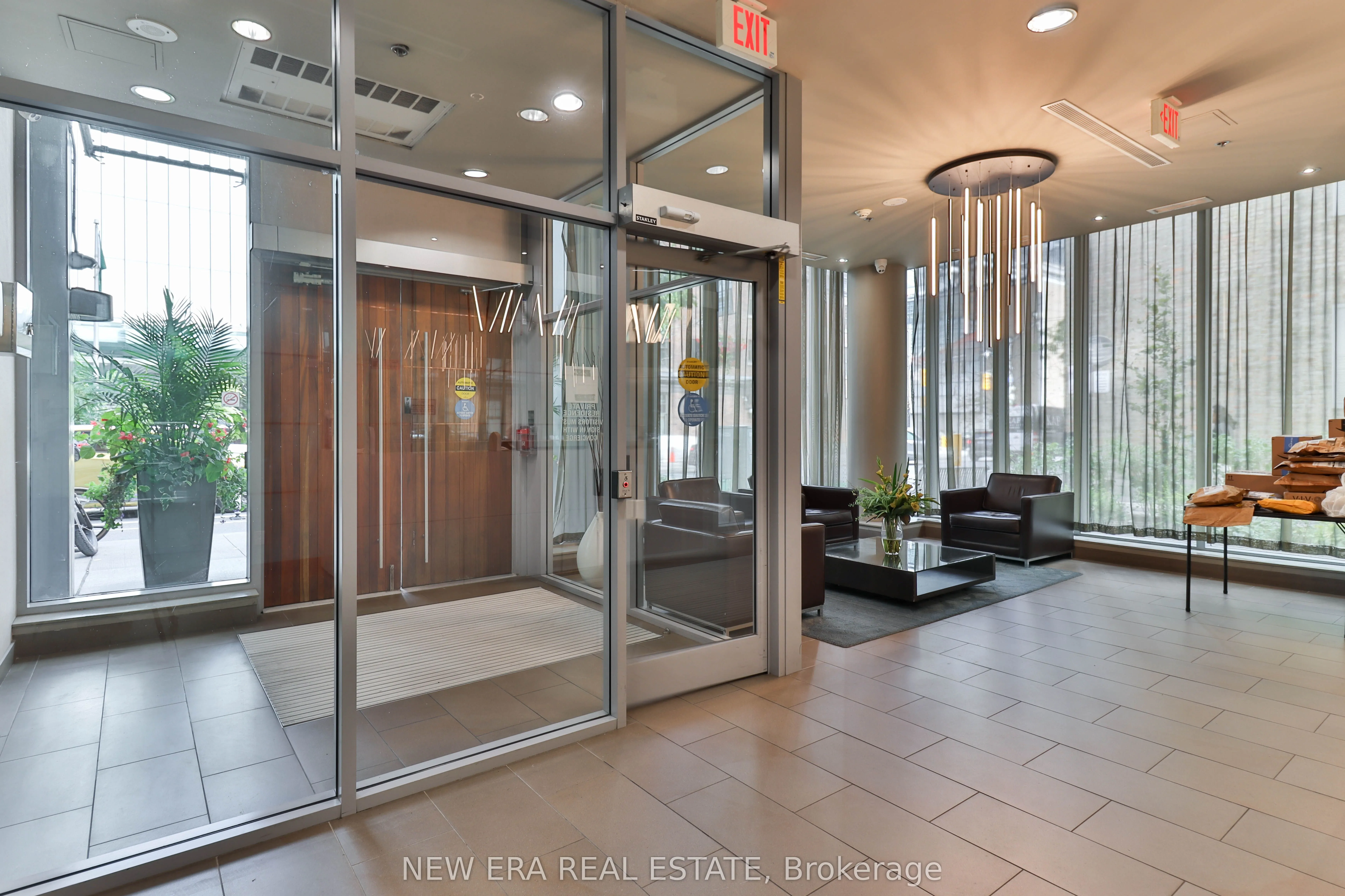 126 Simcoe Street, #411