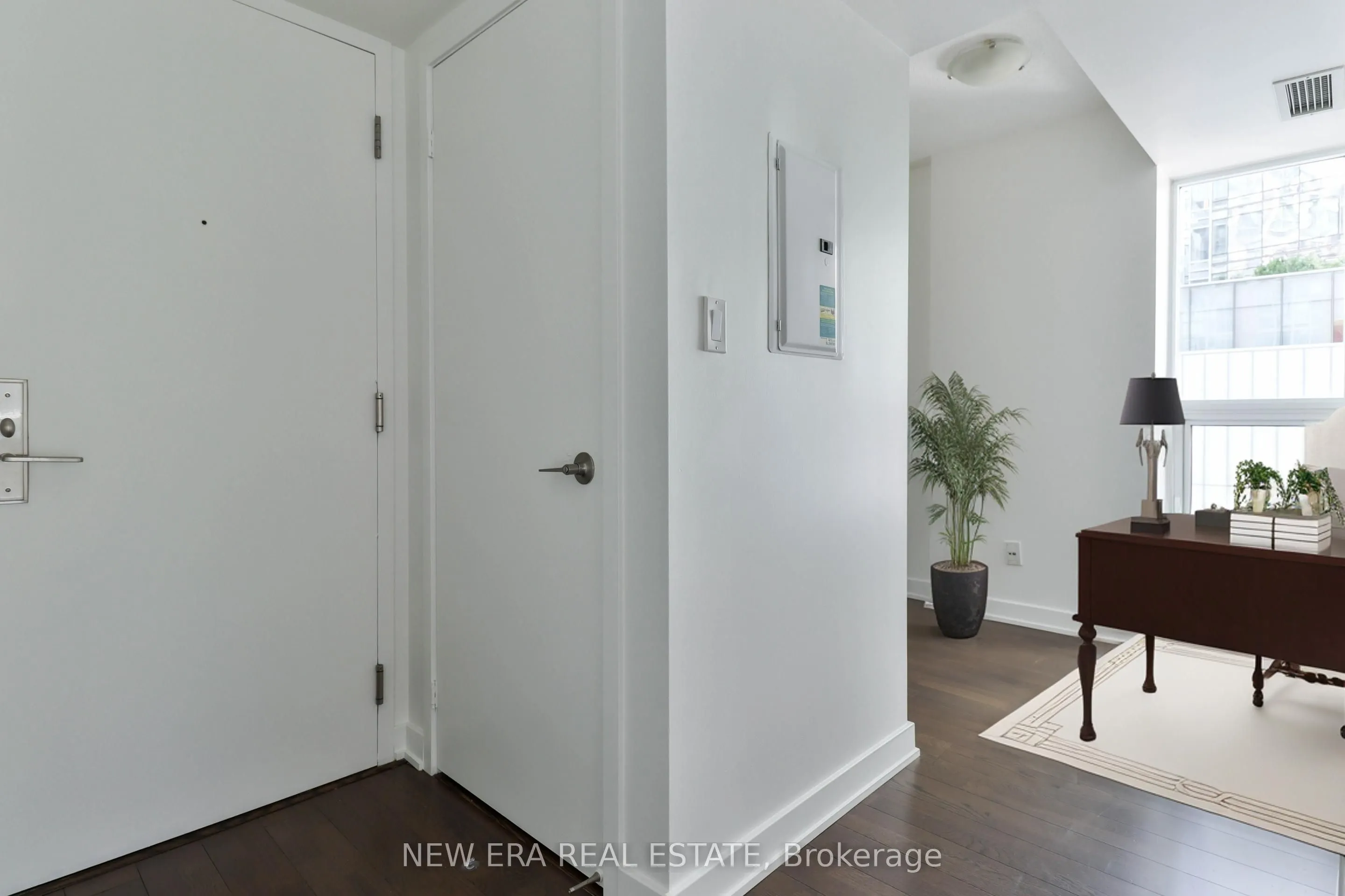 126 Simcoe Street, #411