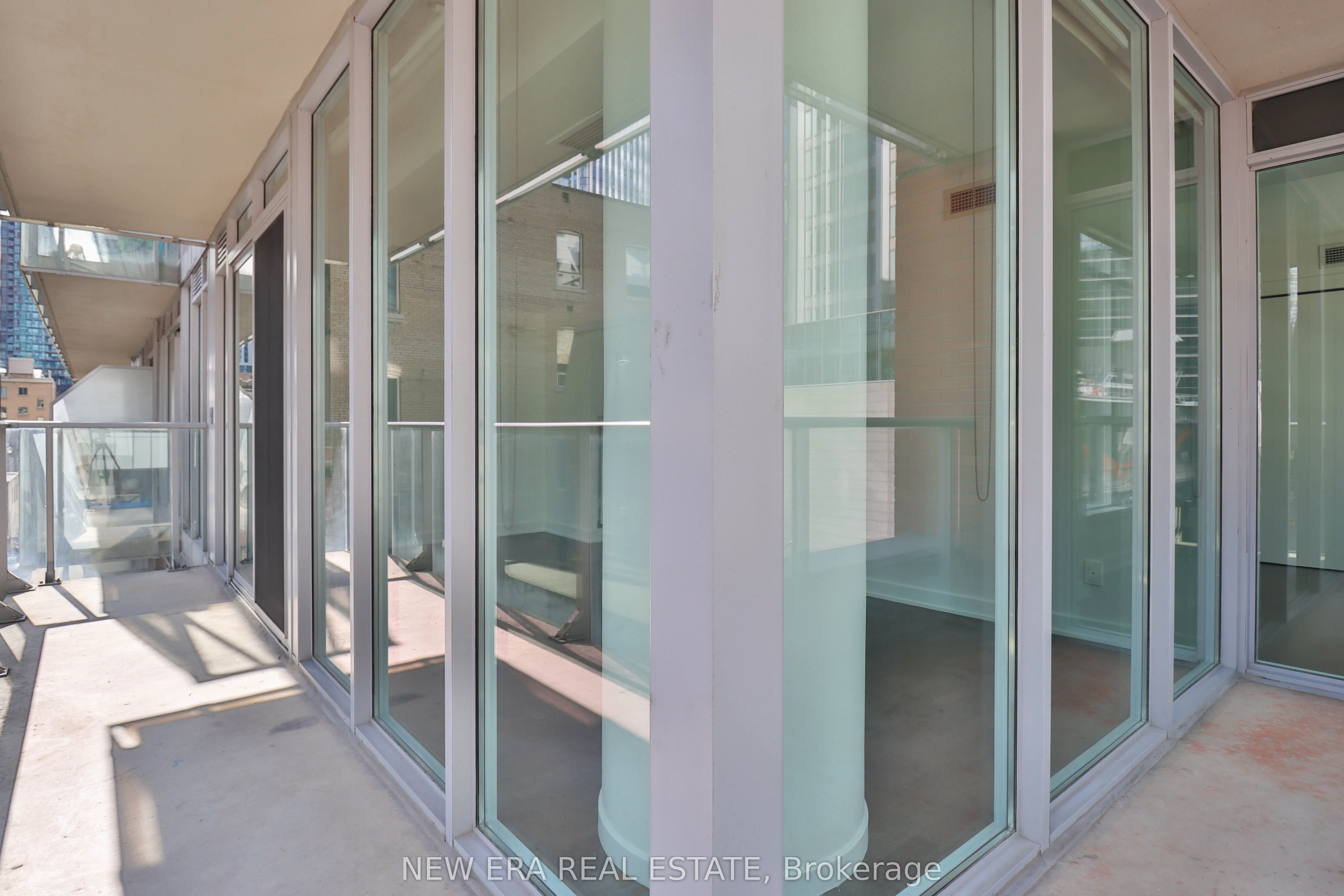 126 Simcoe Street, #411