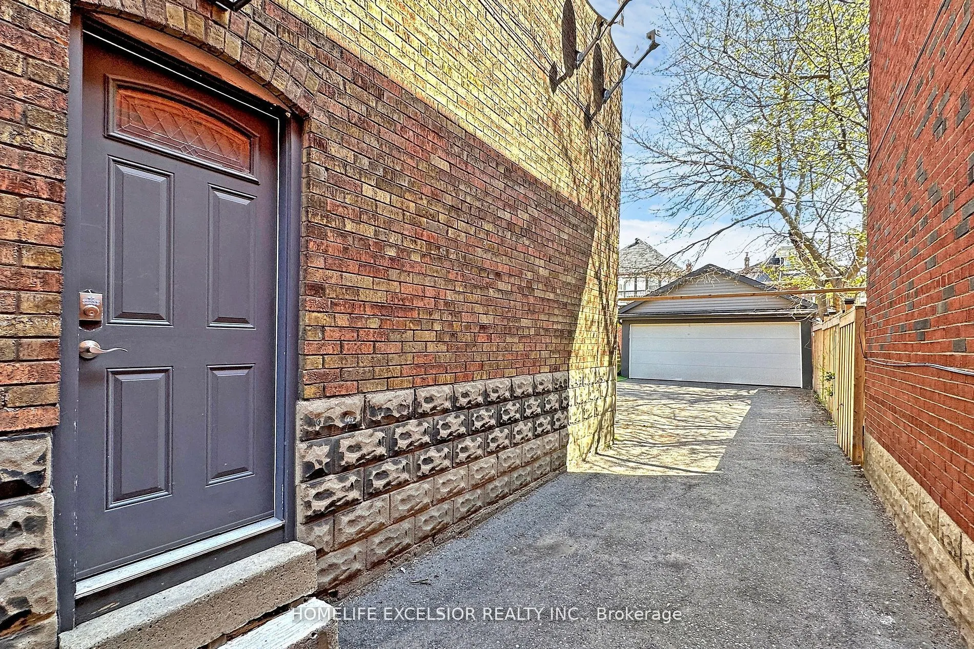 33 Braemar Avenue