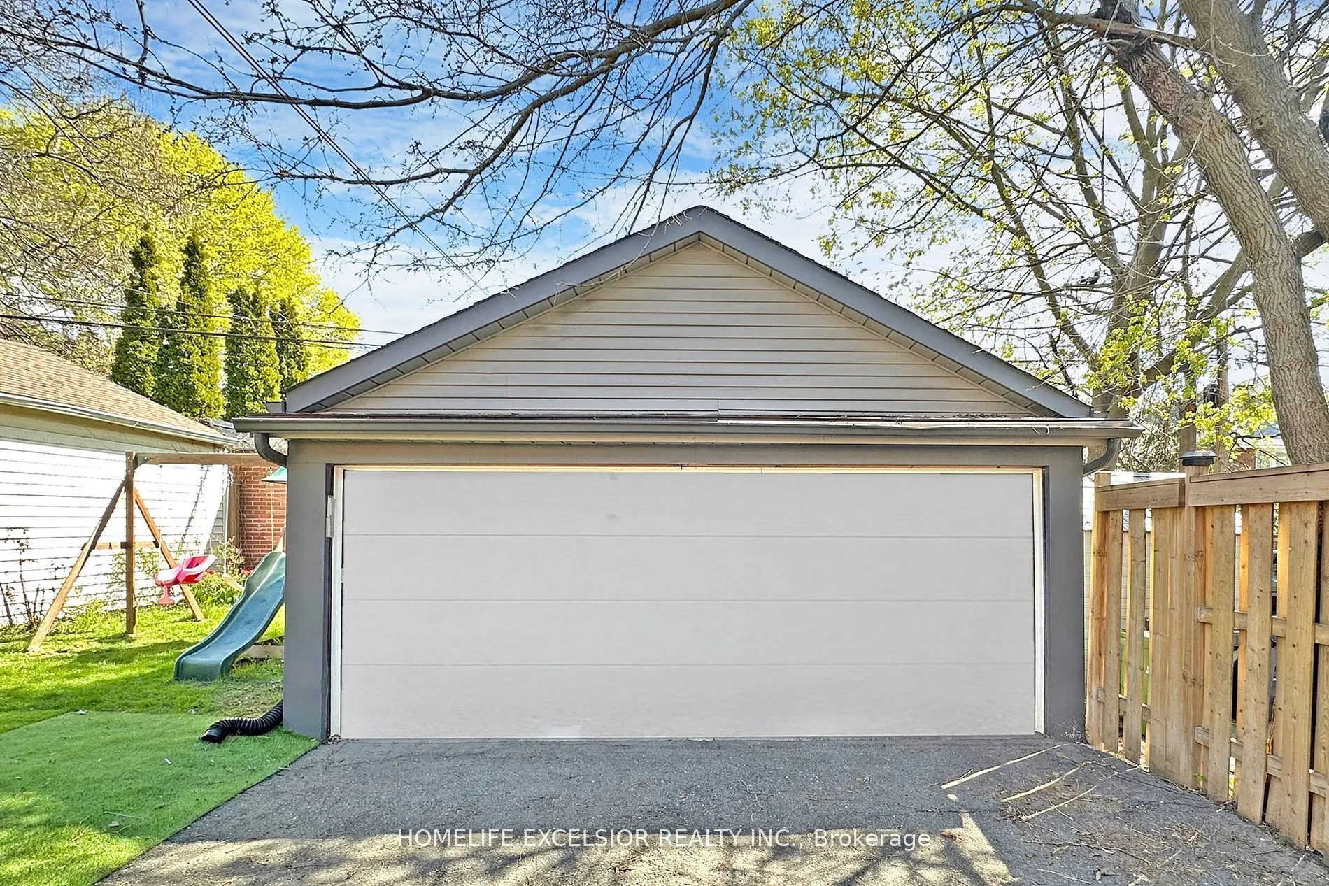 33 Braemar Avenue