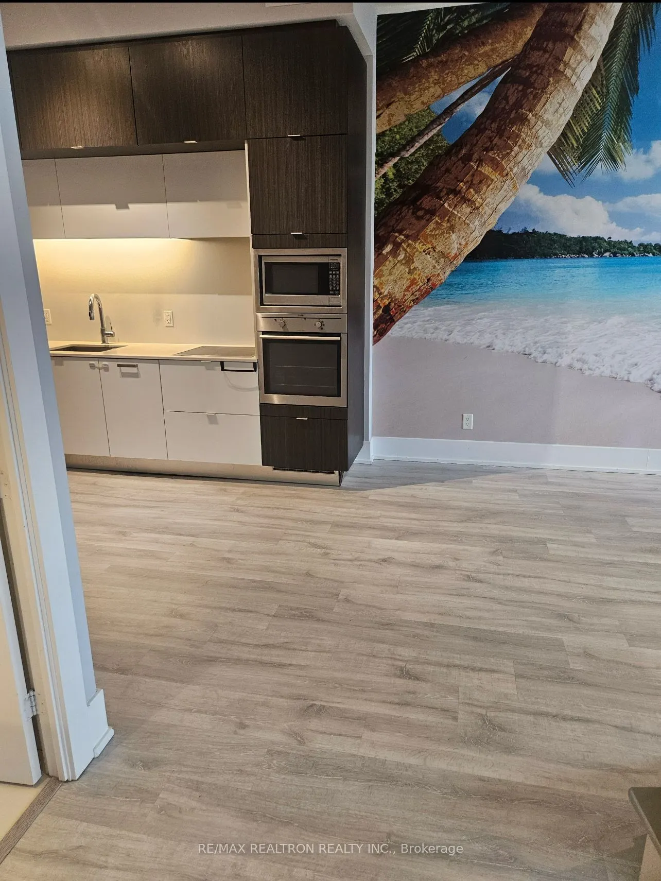 15 Merchant's Wharf, #244