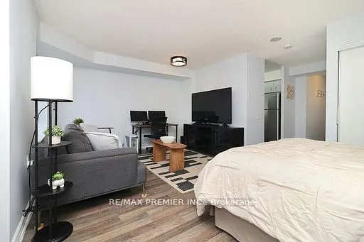 650 Lawrence Avenue, #721