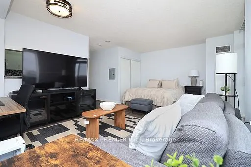 650 Lawrence Avenue, #721
