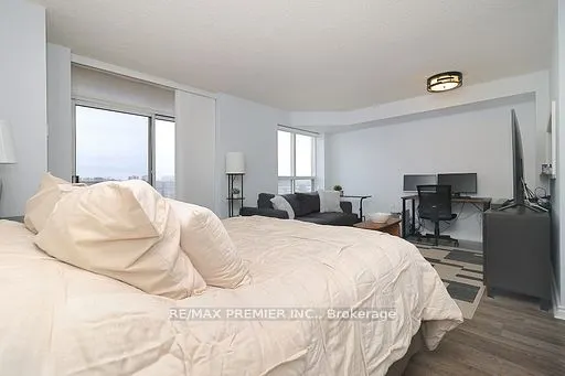 650 Lawrence Avenue, #721
