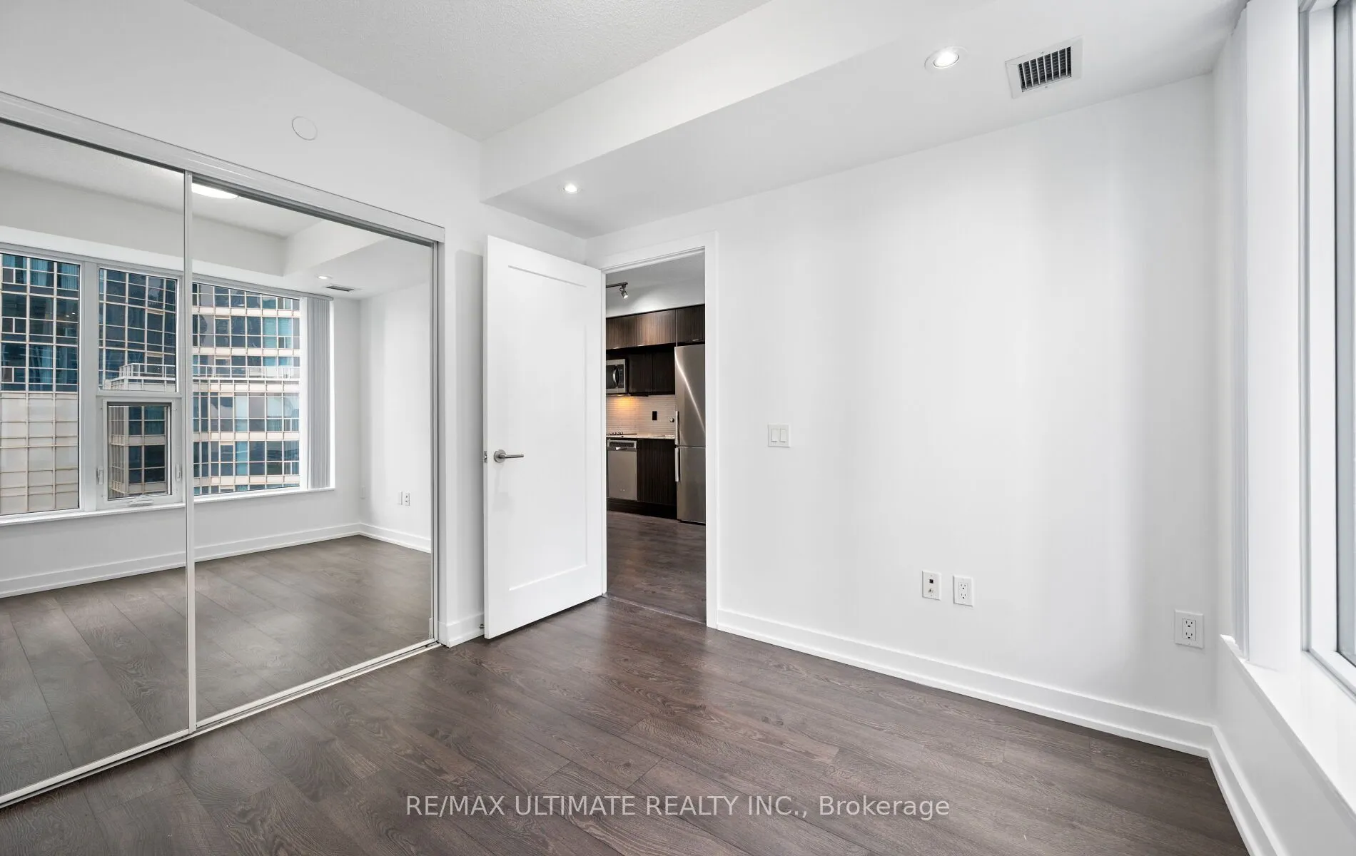 10 York Street, #1407