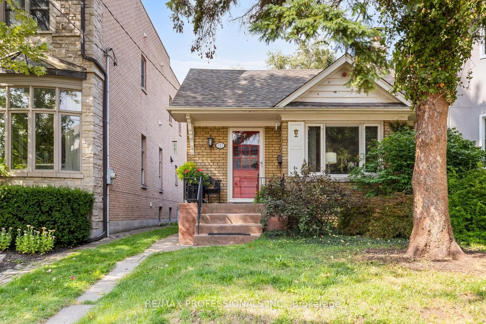212 Douglas Avenue