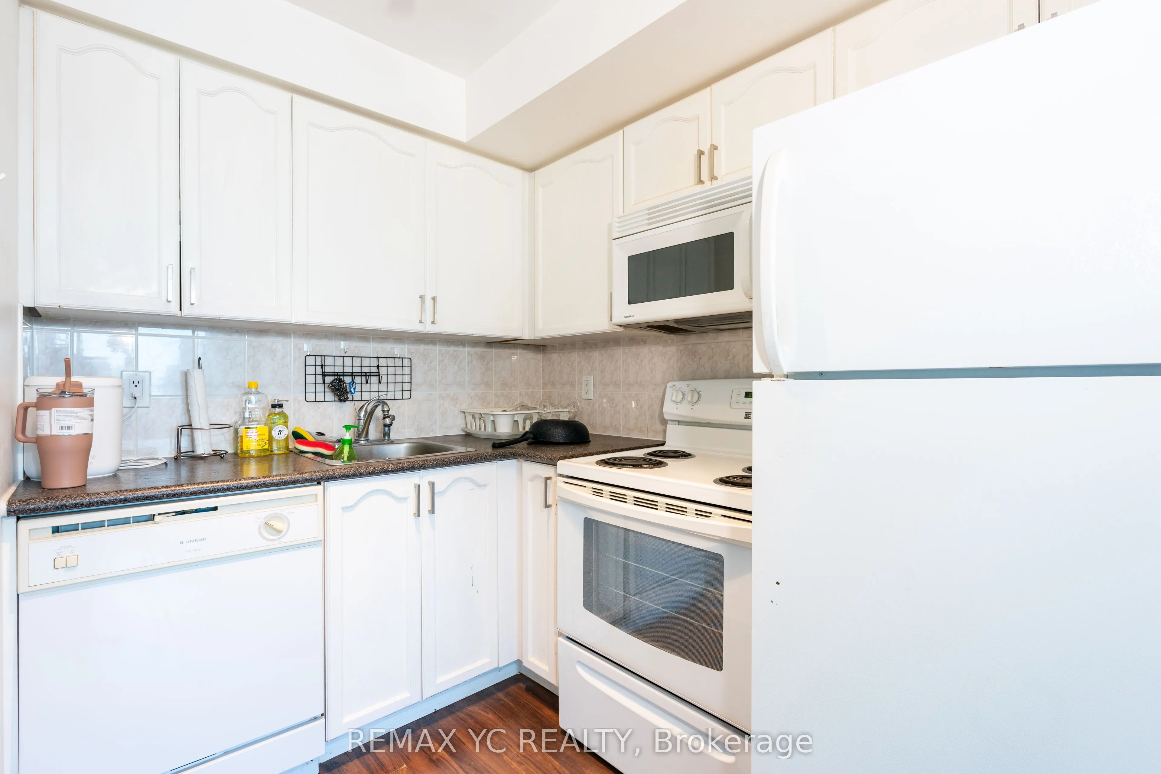 21 Hillcrest Avenue, #2404