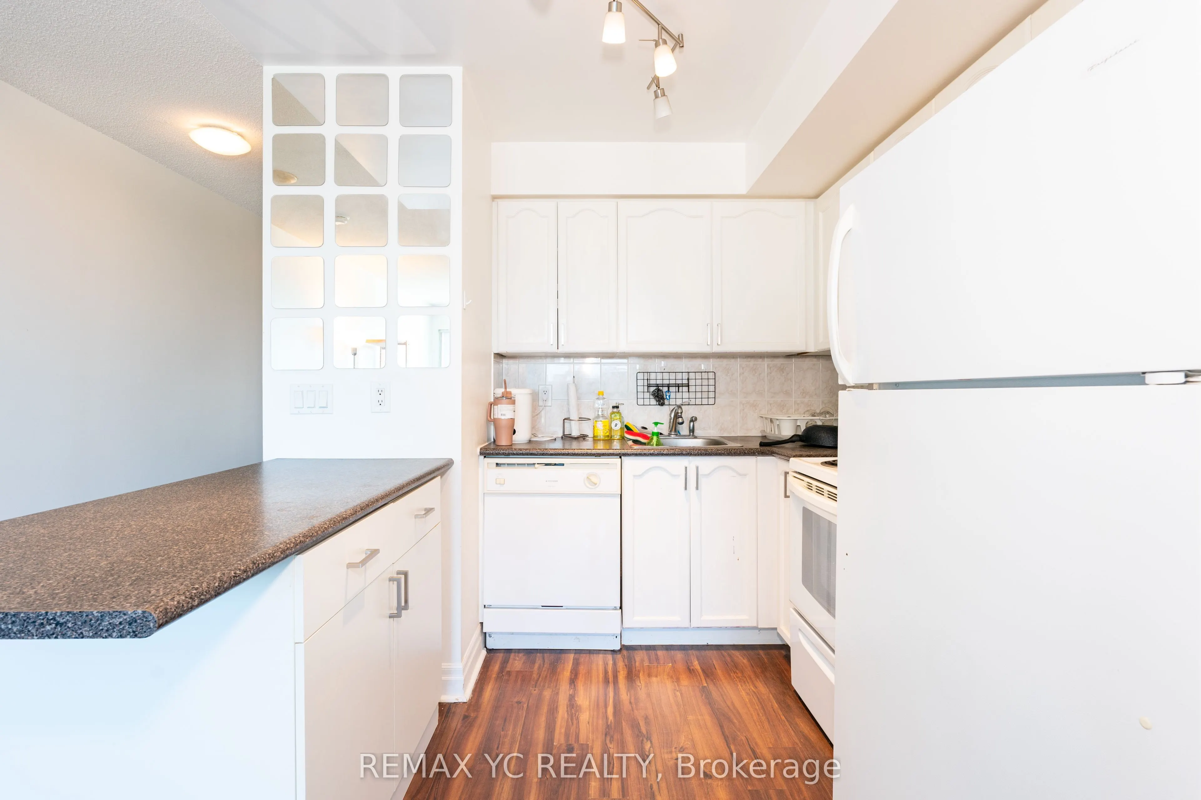 21 Hillcrest Avenue, #2404