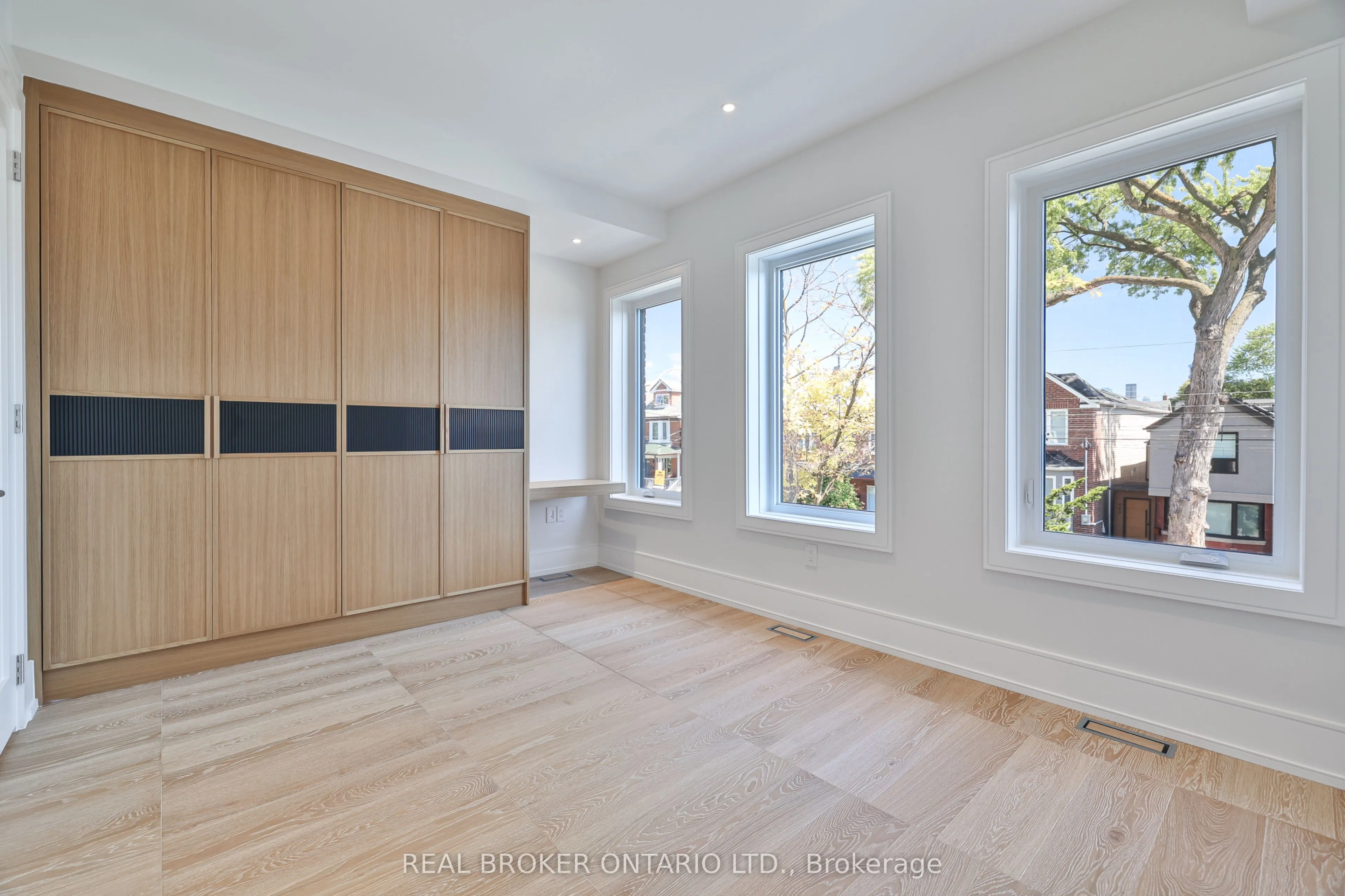 444 Roxton Road