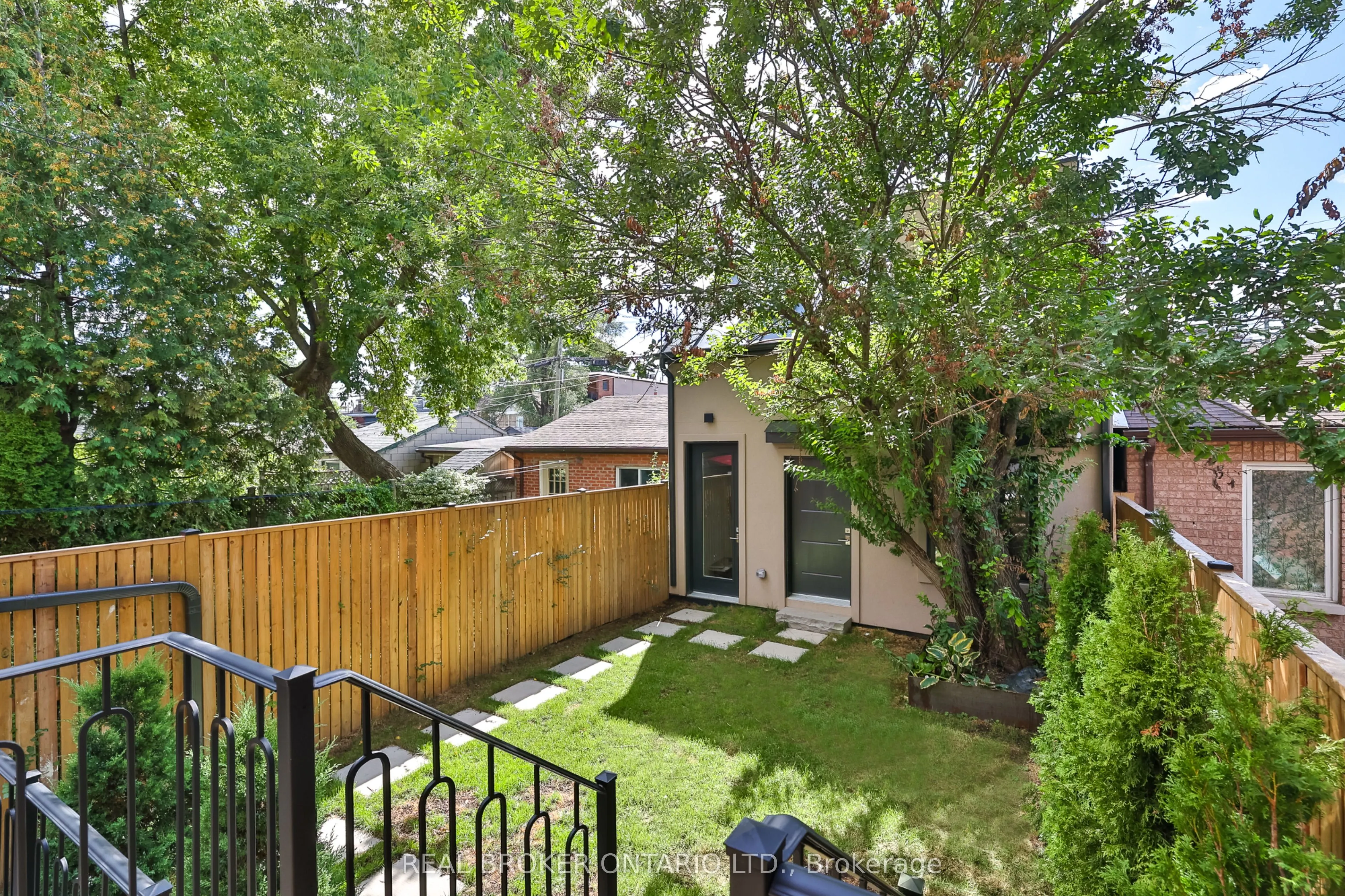 444 Roxton Road