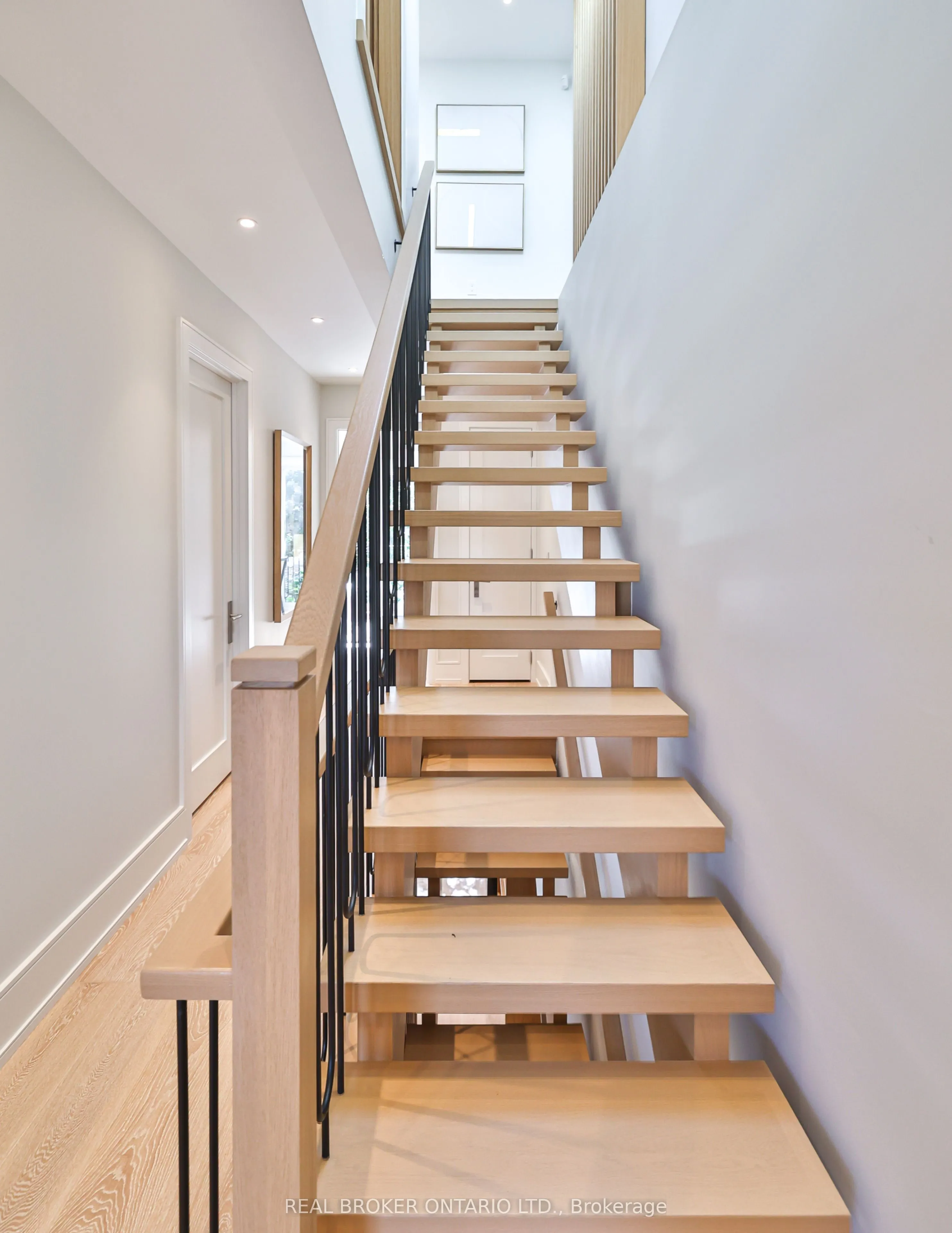444 Roxton Road