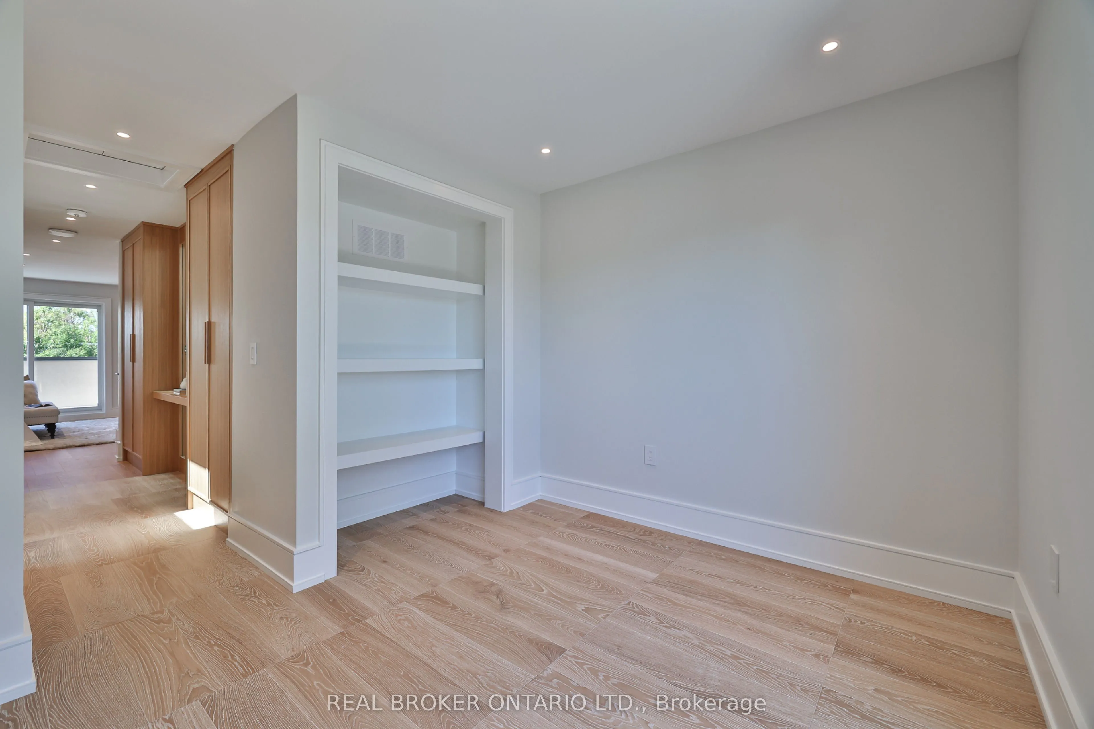 444 Roxton Road