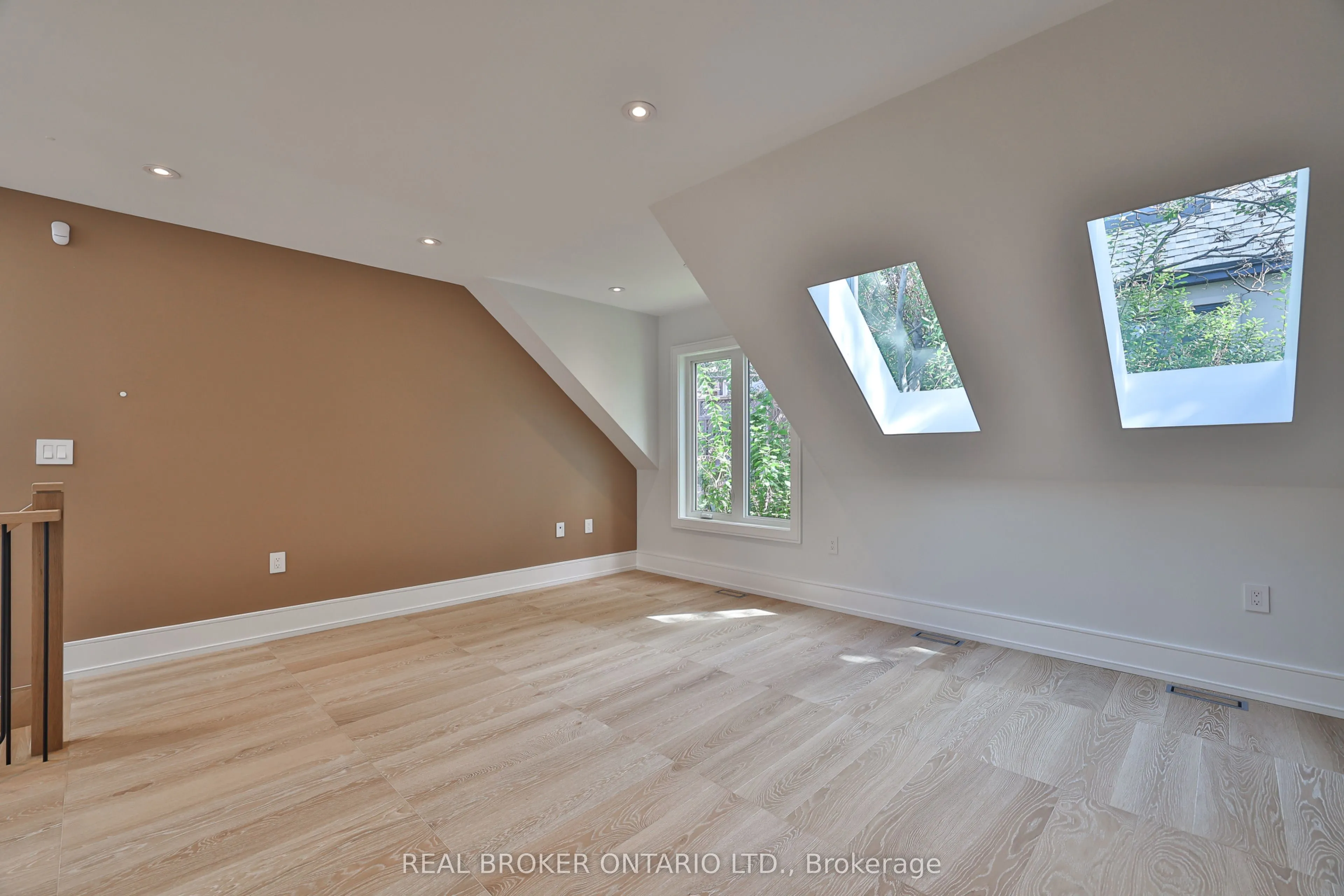 444 Roxton Road