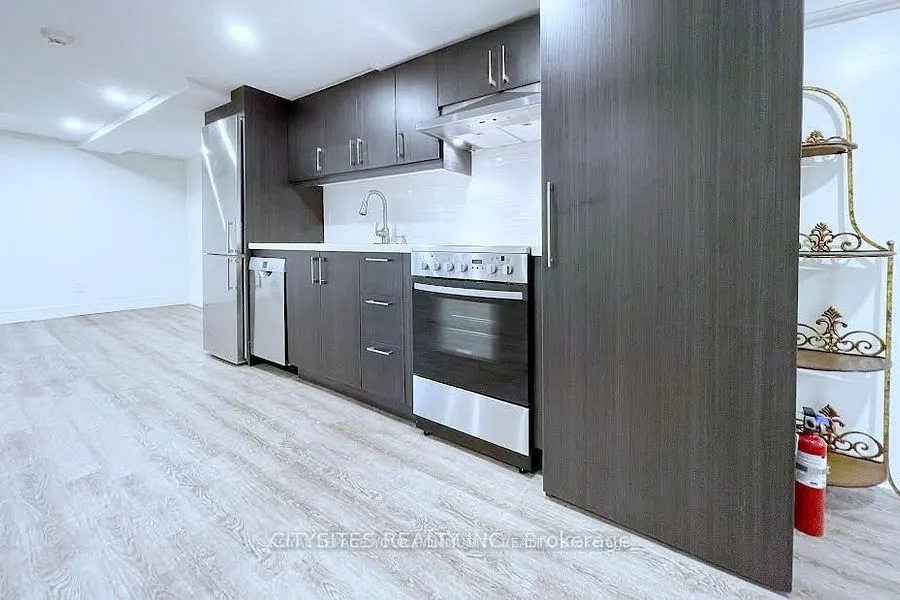299 Rosewell Avenue