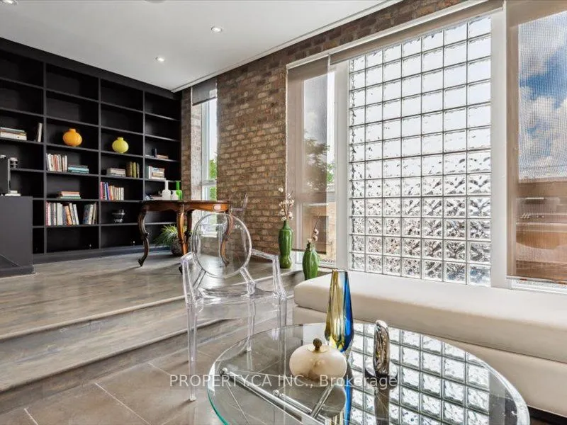 670 Richmond Street W, #204