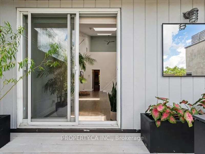 670 Richmond Street W, #204