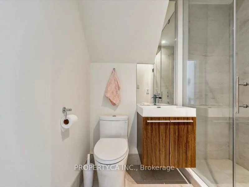 670 Richmond Street W, #204