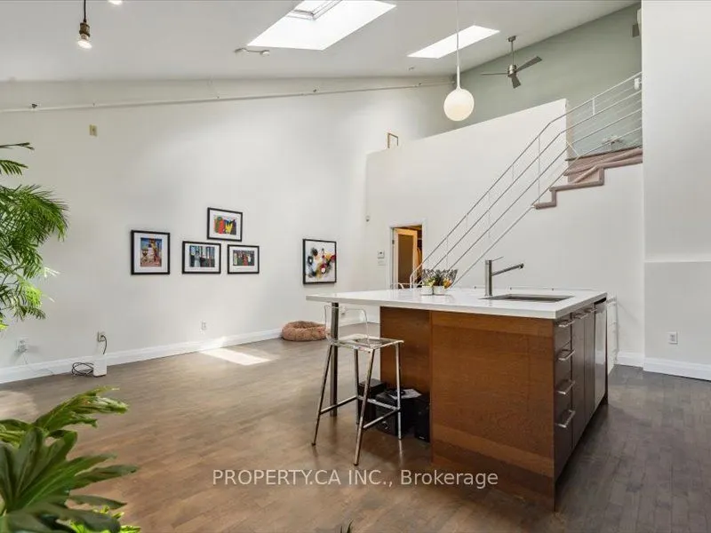 670 Richmond Street W, #204