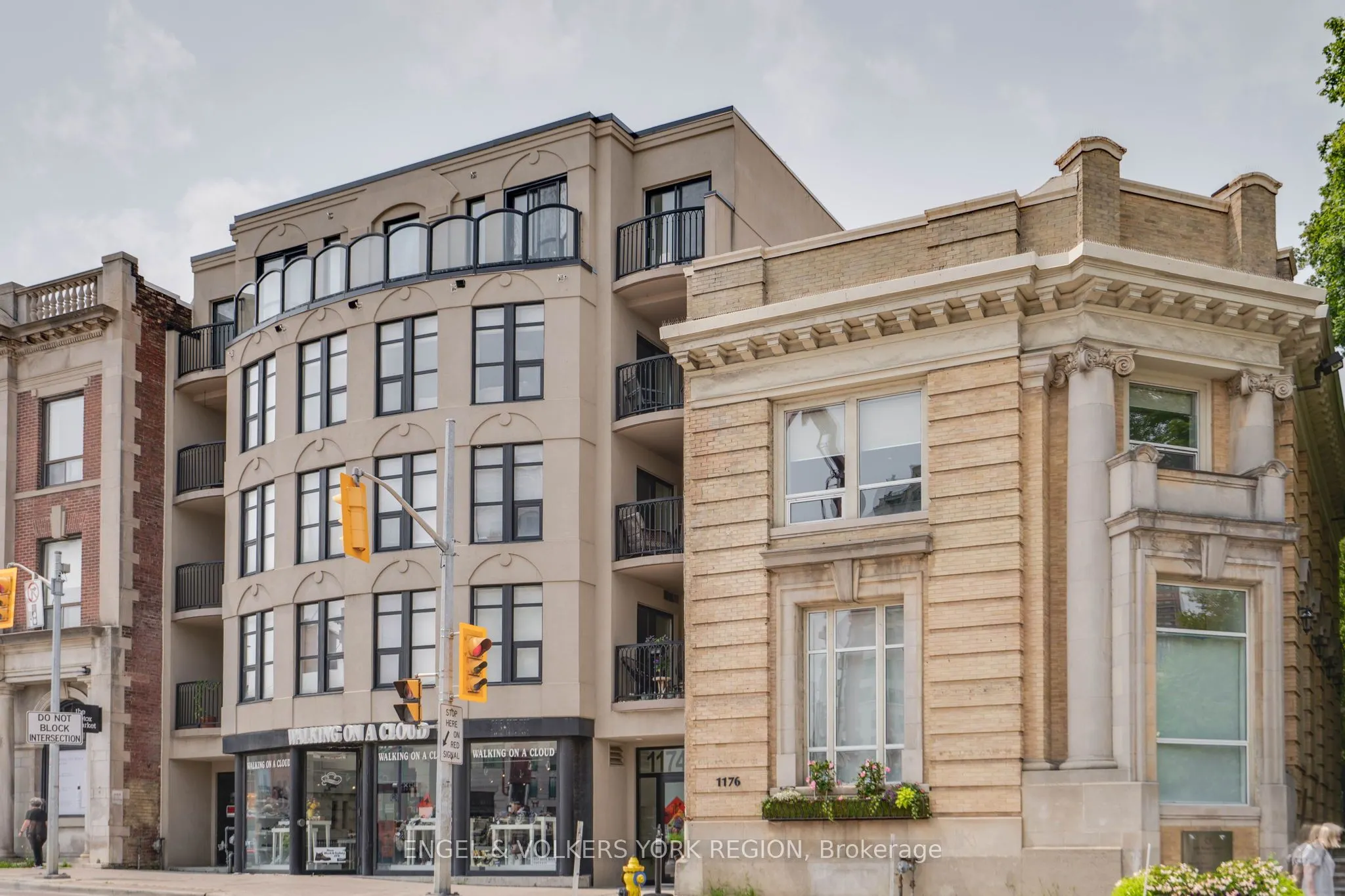 1174 Yonge Street, #203