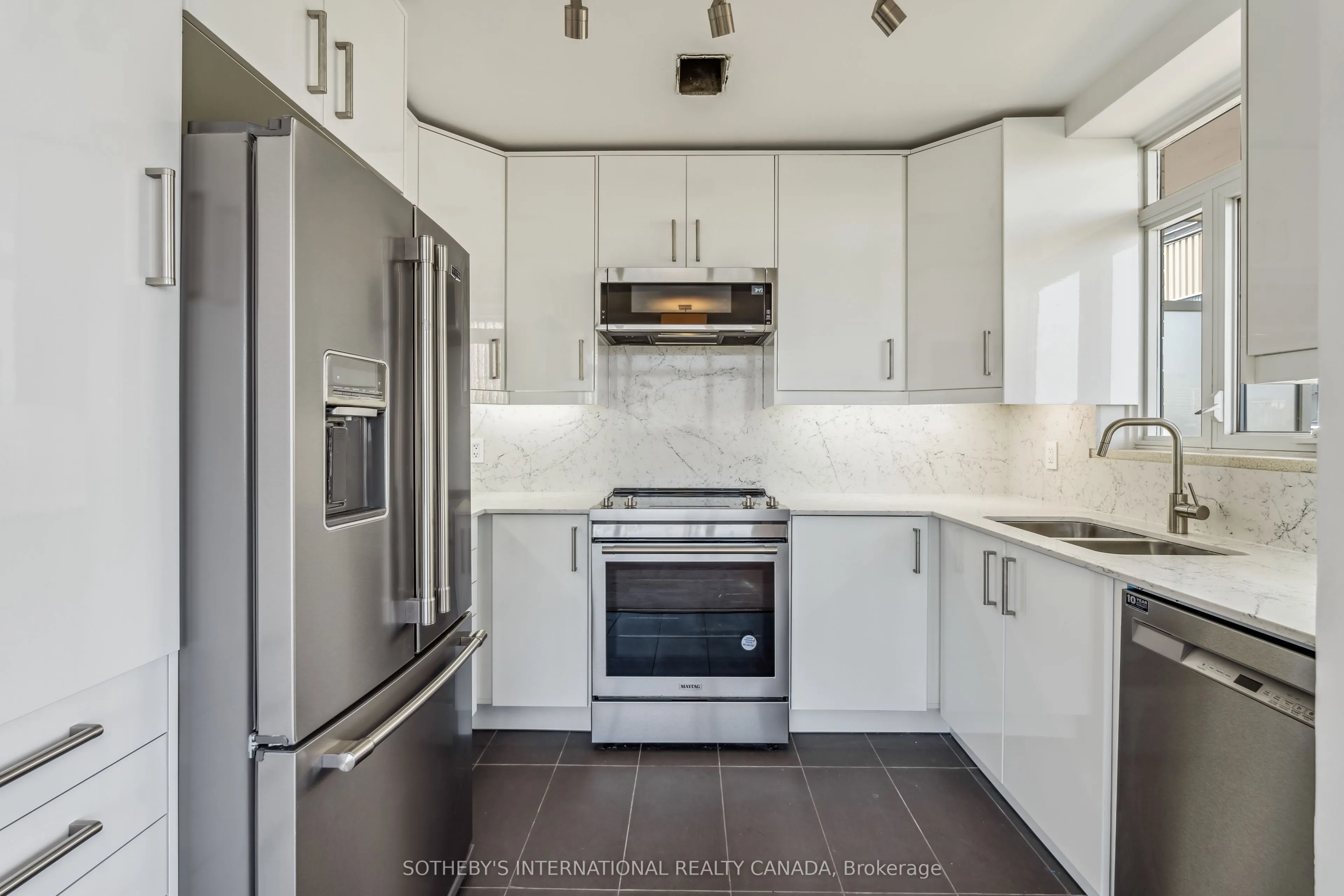 581 Avenue Road, #1005