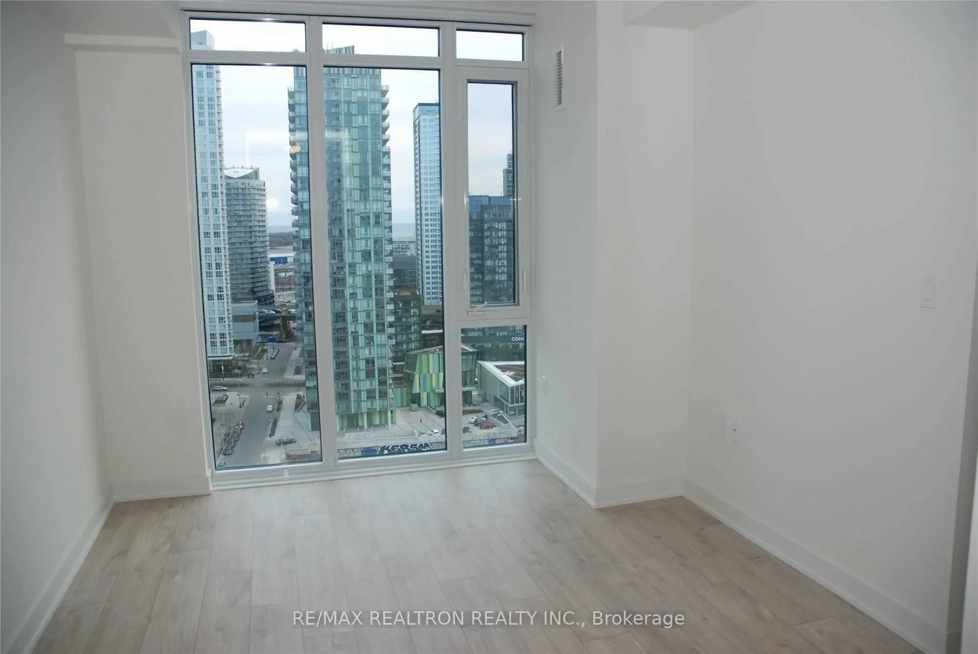 576 Front Street W, #1703