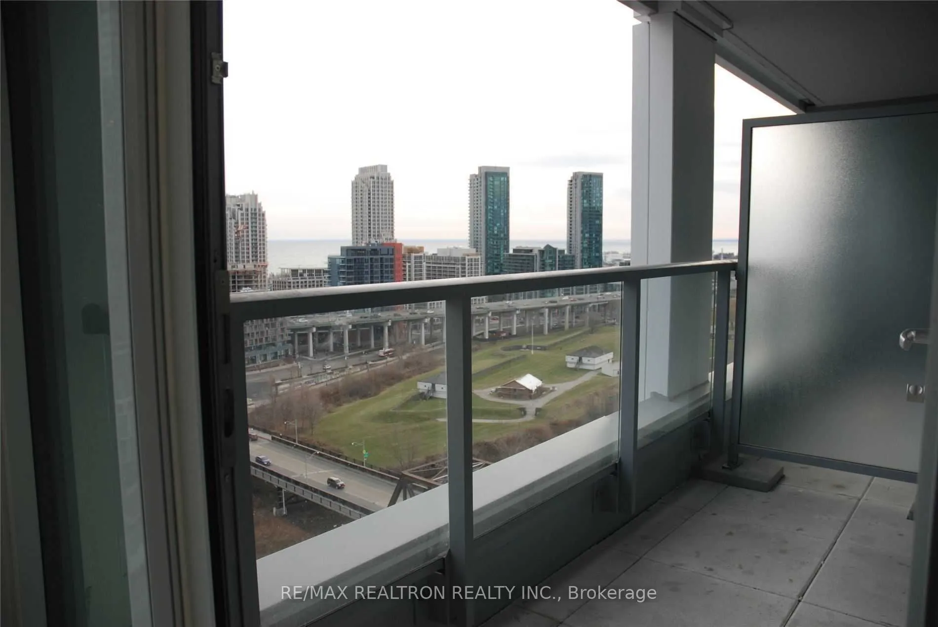 576 Front Street W, #1703