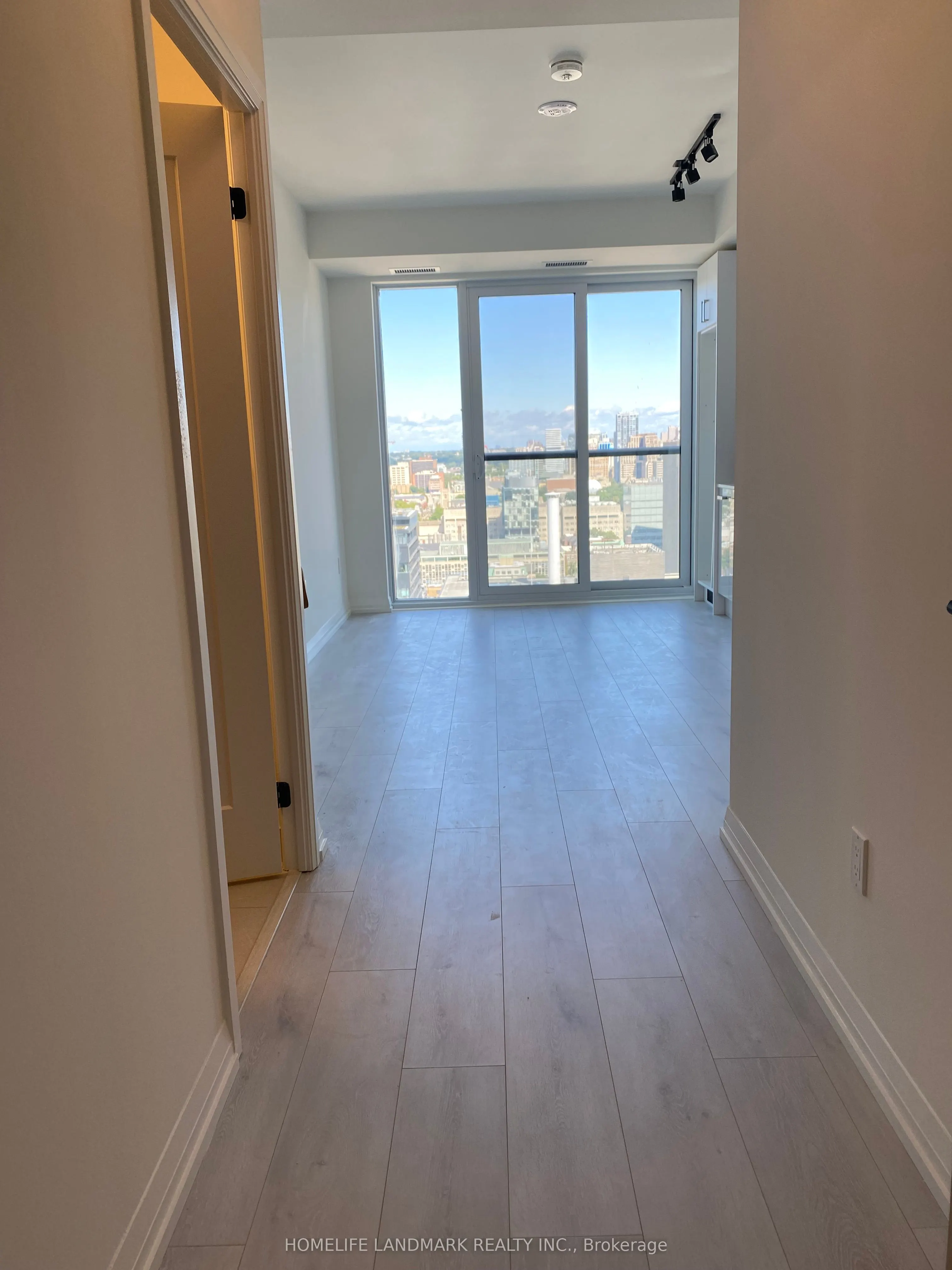 280 Dundas Street W, #2812