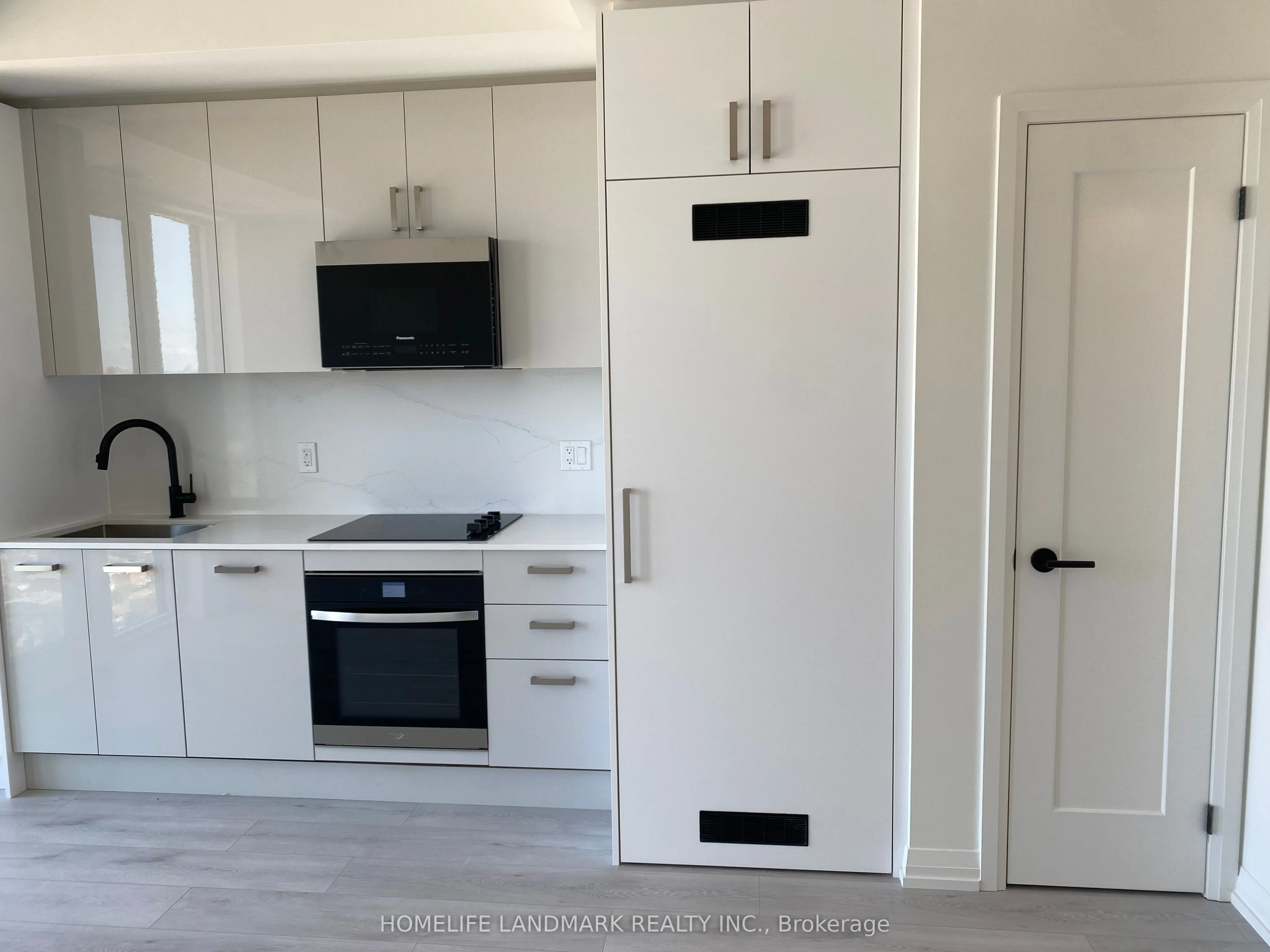 280 Dundas Street W, #2812